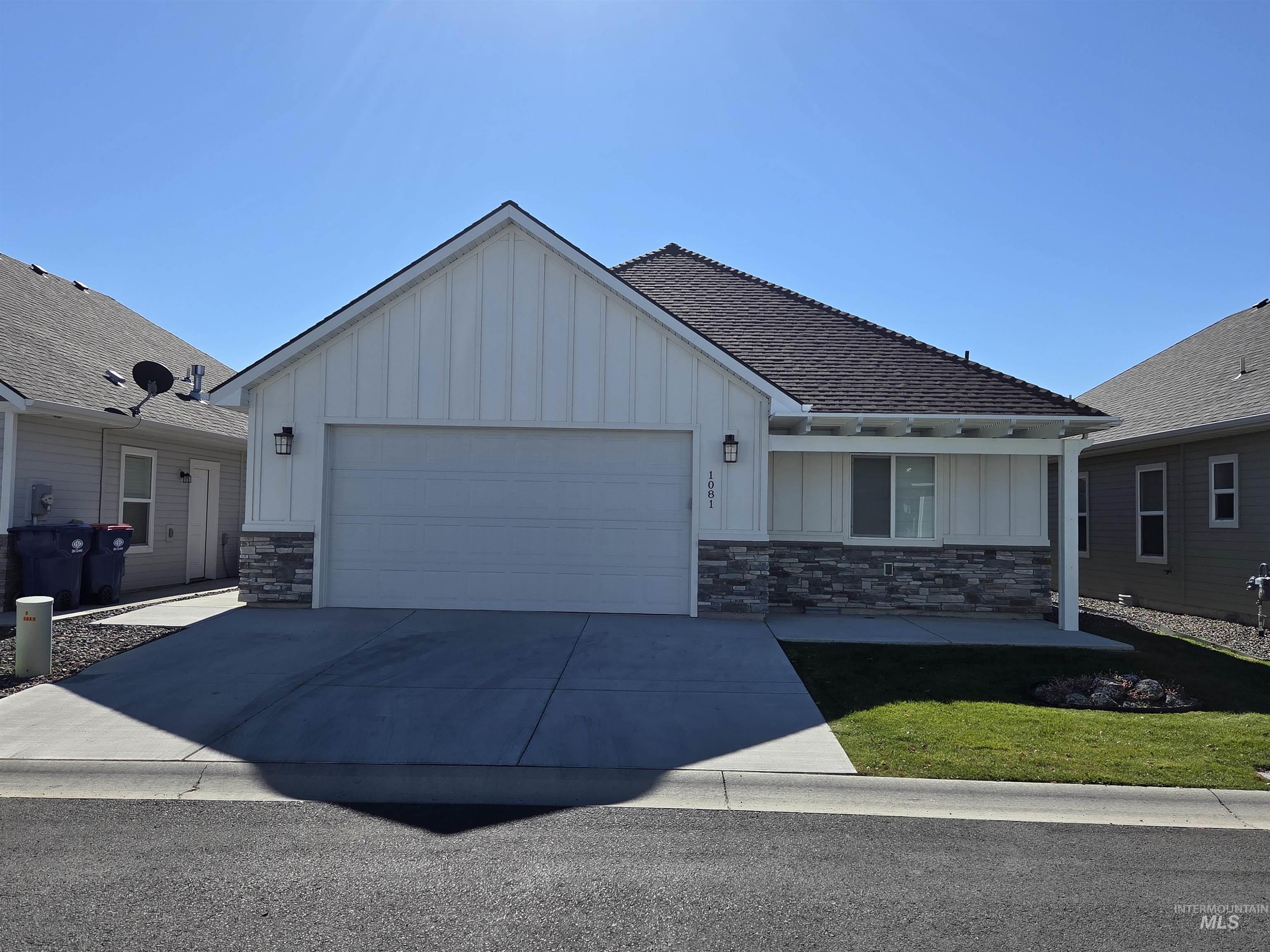 1081 Cottage, Twin Falls, Idaho 83301, 2 Bedrooms, 2 Bathrooms, Residential For Sale, Price $330,000, 99004012