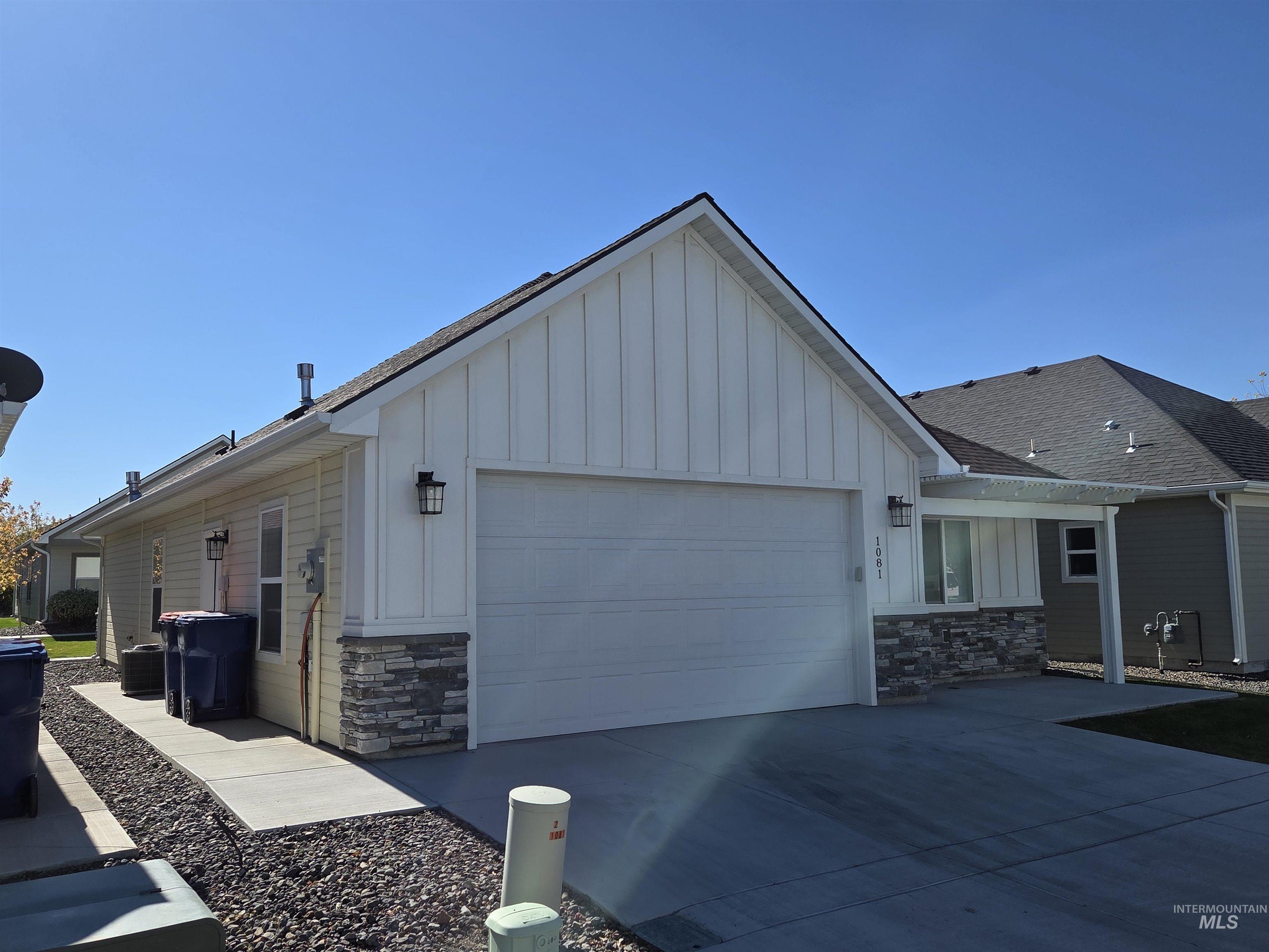 1081 Cottage, Twin Falls, Idaho 83301, 2 Bedrooms, 2 Bathrooms, Residential For Sale, Price $330,000, 99004012