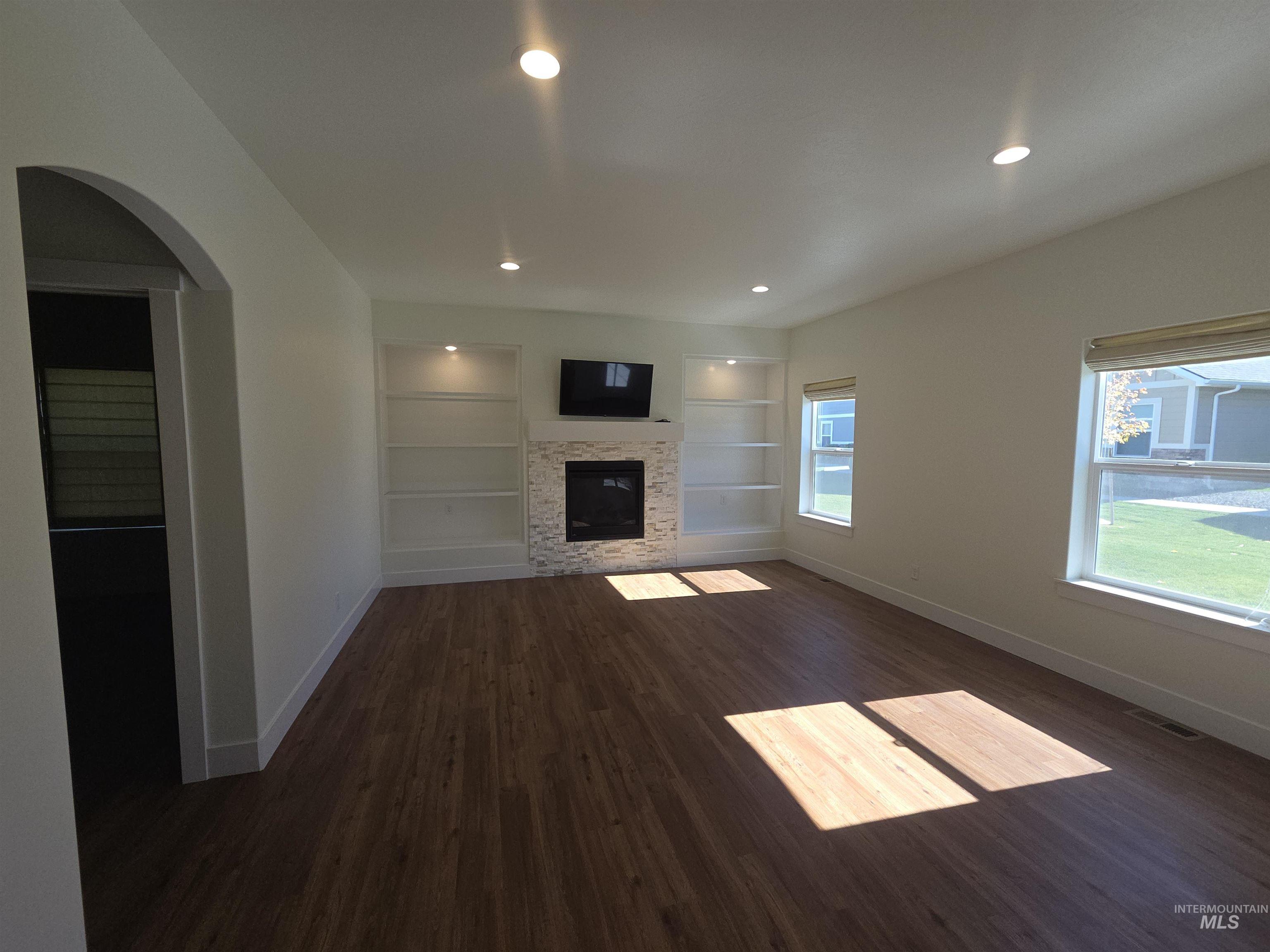 1081 Cottage, Twin Falls, Idaho 83301, 2 Bedrooms, 2 Bathrooms, Residential For Sale, Price $330,000, 99004012