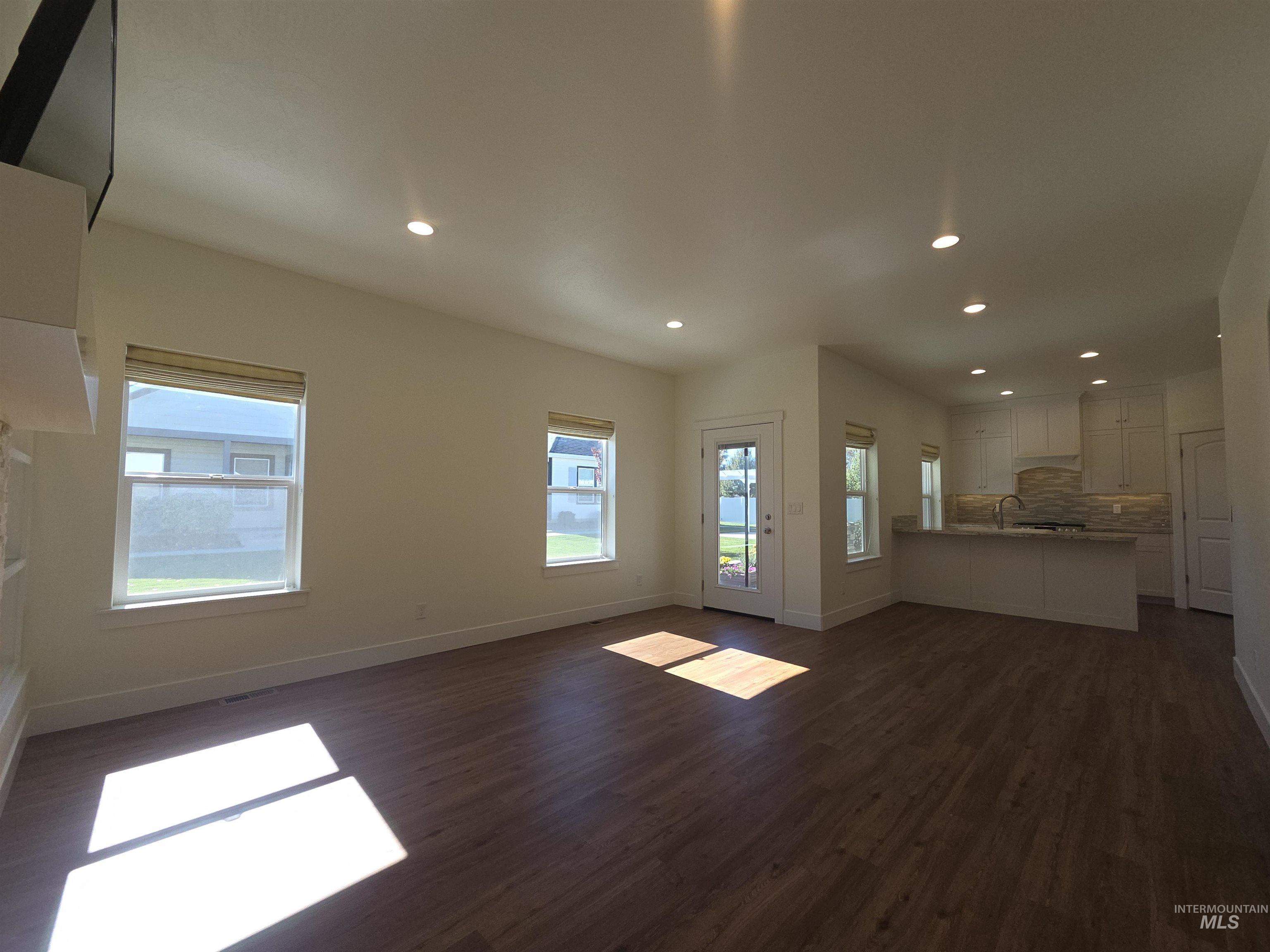 1081 Cottage, Twin Falls, Idaho 83301, 2 Bedrooms, 2 Bathrooms, Residential For Sale, Price $330,000, 99004012