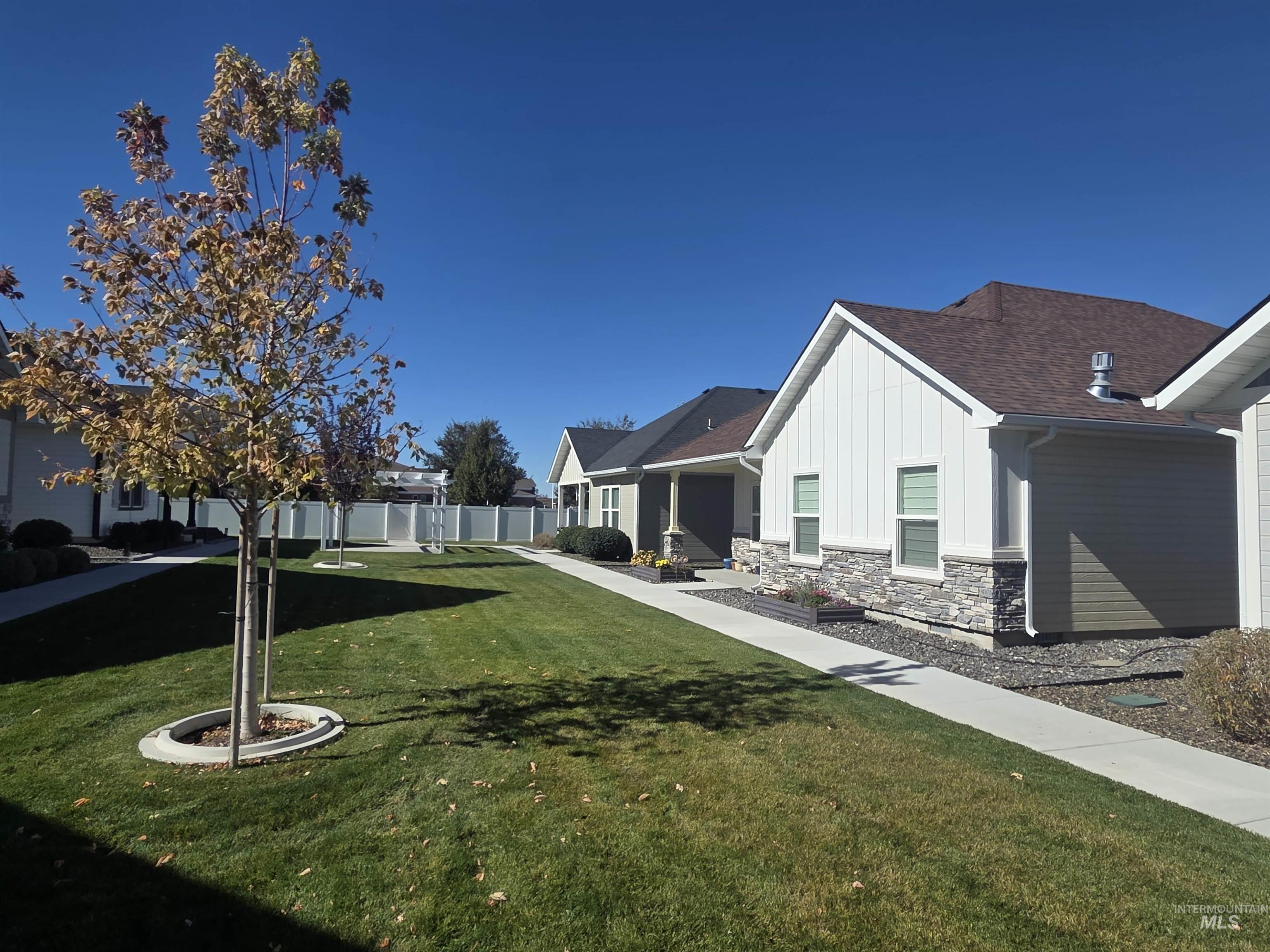 1081 Cottage, Twin Falls, Idaho 83301, 2 Bedrooms, 2 Bathrooms, Residential For Sale, Price $330,000, 99004012