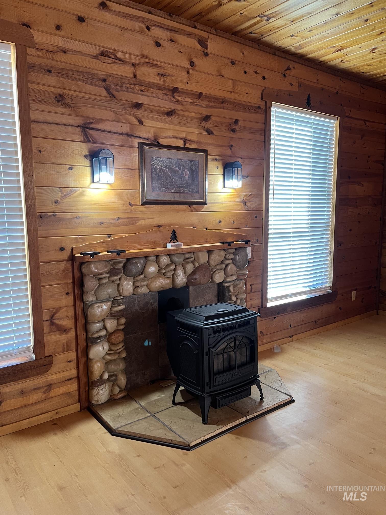 225 Evergreen Dr., Boise, Idaho 83716, 2 Bedrooms, 1.5 Bathrooms, Residential For Sale, Price $489,900, 99004014