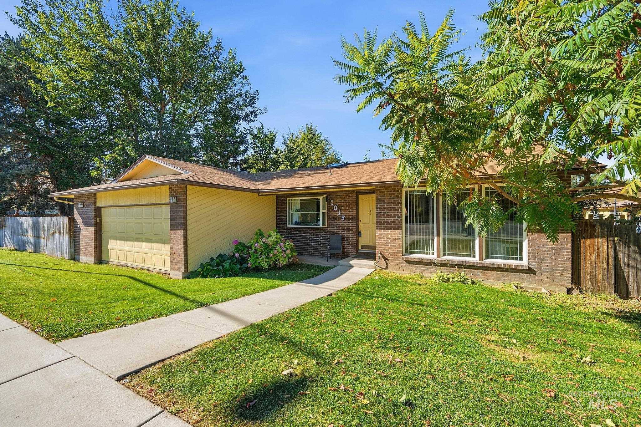 1015 N Maple Grove Rd, Boise, Idaho 83704, 3 Bedrooms, 2 Bathrooms, Residential For Sale, Price $630,000, 99004034