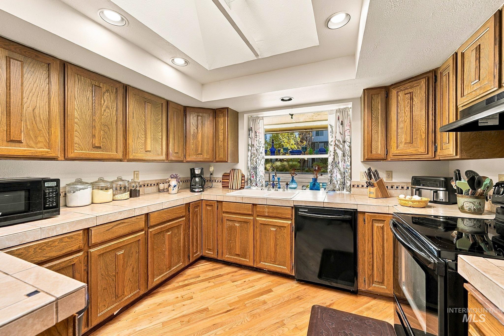 1015 N Maple Grove Rd, Boise, Idaho 83704, 3 Bedrooms, 2 Bathrooms, Residential For Sale, Price $630,000, 99004034