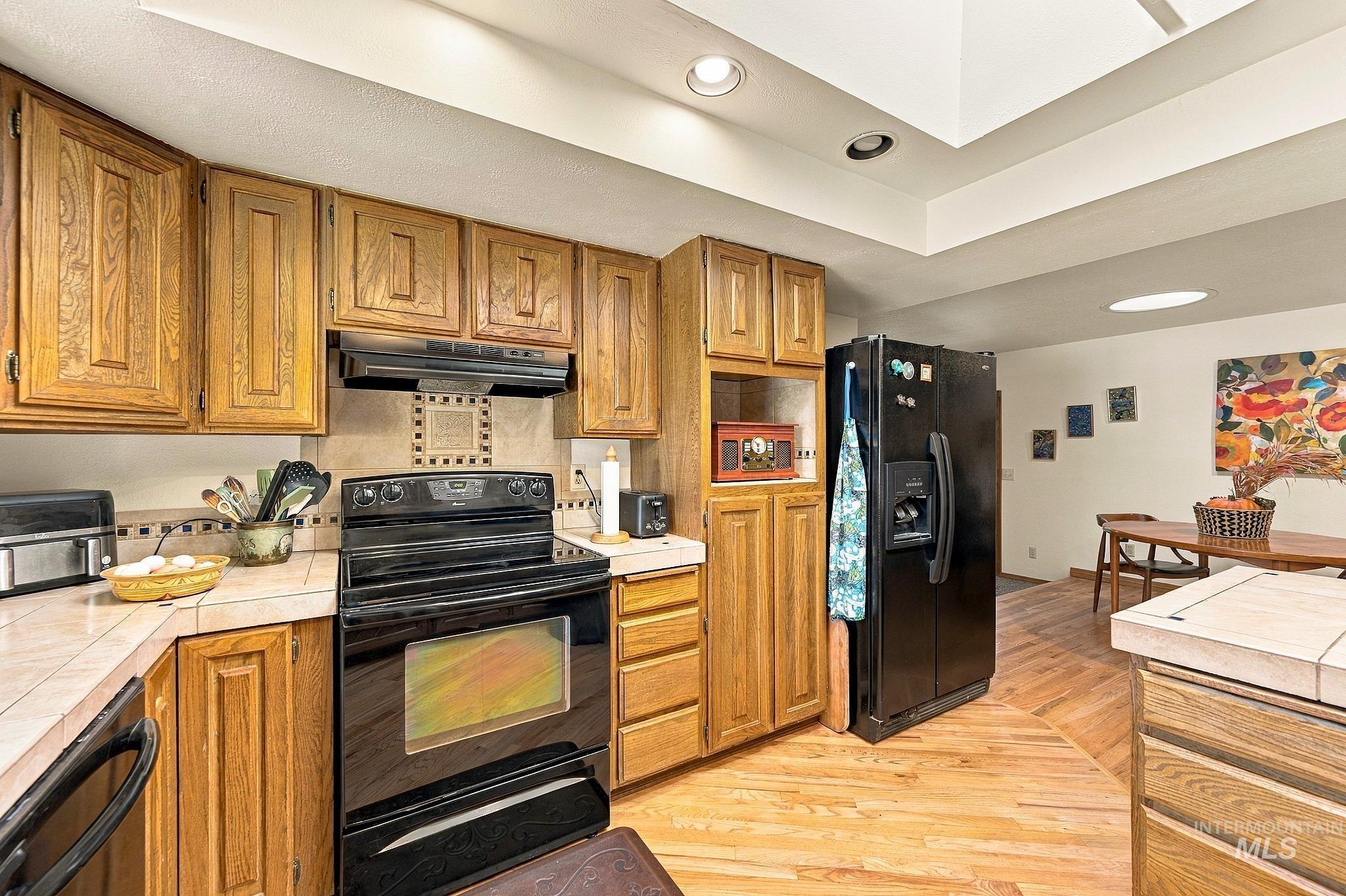 1015 N Maple Grove Rd, Boise, Idaho 83704, 3 Bedrooms, 2 Bathrooms, Residential For Sale, Price $630,000, 99004034