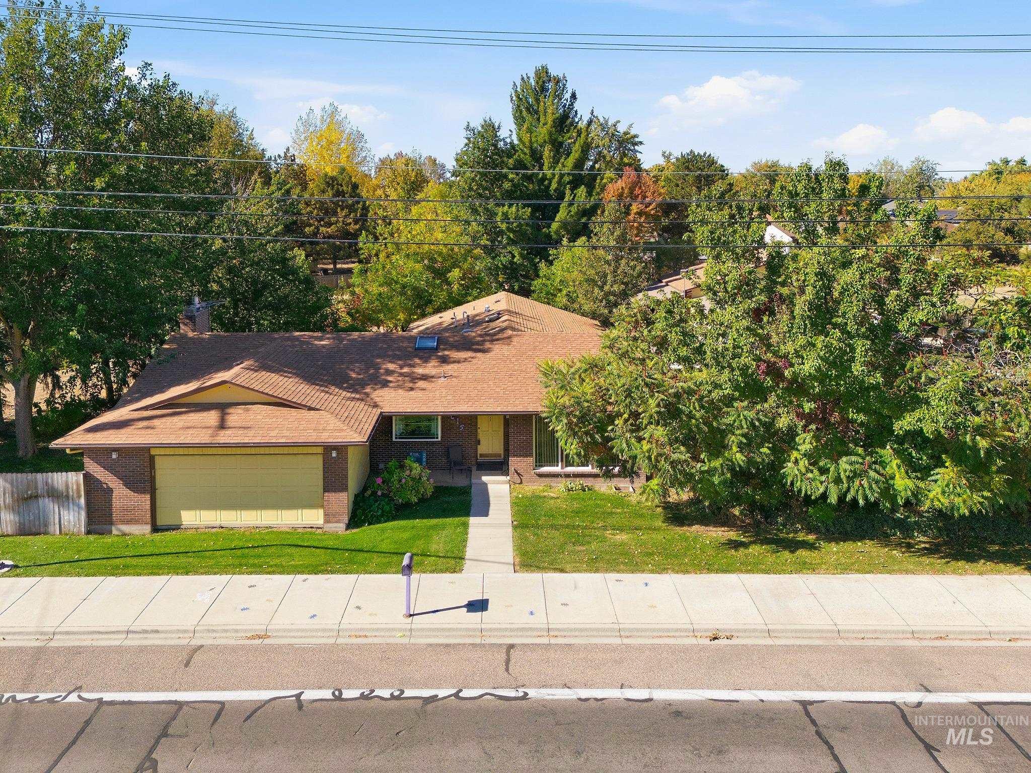 1015 N Maple Grove Rd, Boise, Idaho 83704, 3 Bedrooms, 2 Bathrooms, Residential For Sale, Price $630,000, 99004034