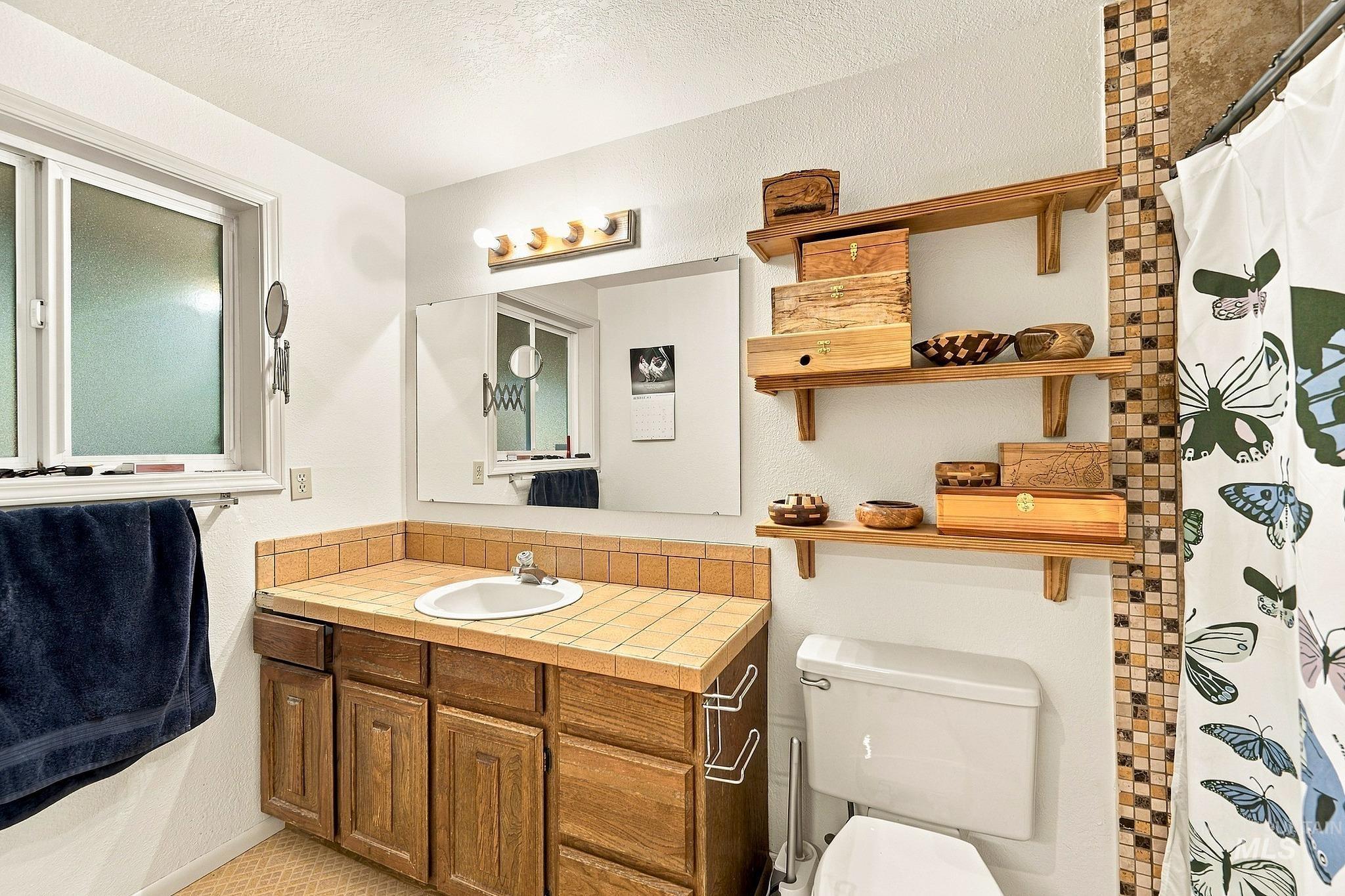 1015 N Maple Grove Rd, Boise, Idaho 83704, 3 Bedrooms, 2 Bathrooms, Residential For Sale, Price $630,000, 99004034