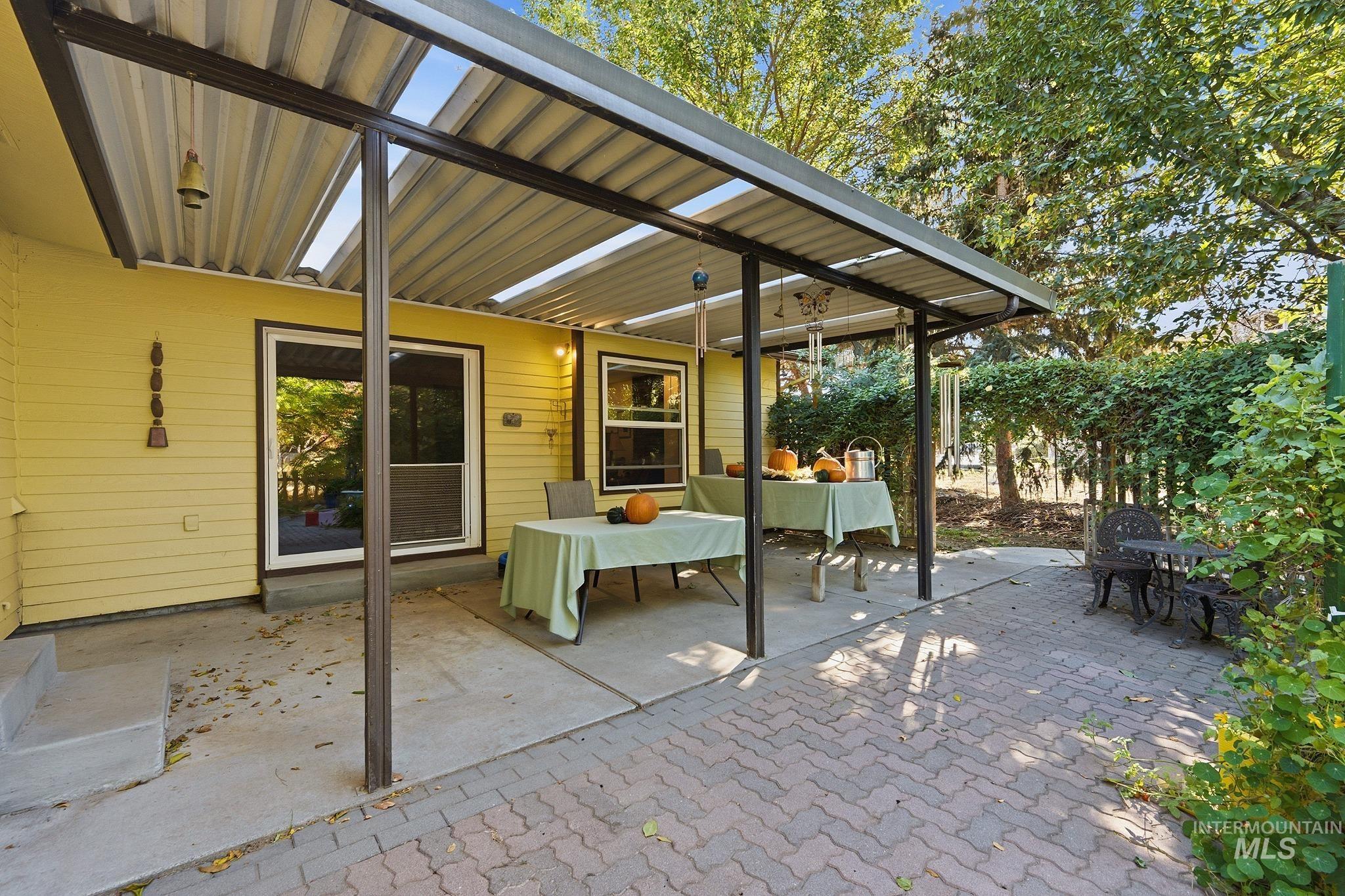 1015 N Maple Grove Rd, Boise, Idaho 83704, 3 Bedrooms, 2 Bathrooms, Residential For Sale, Price $630,000, 99004034