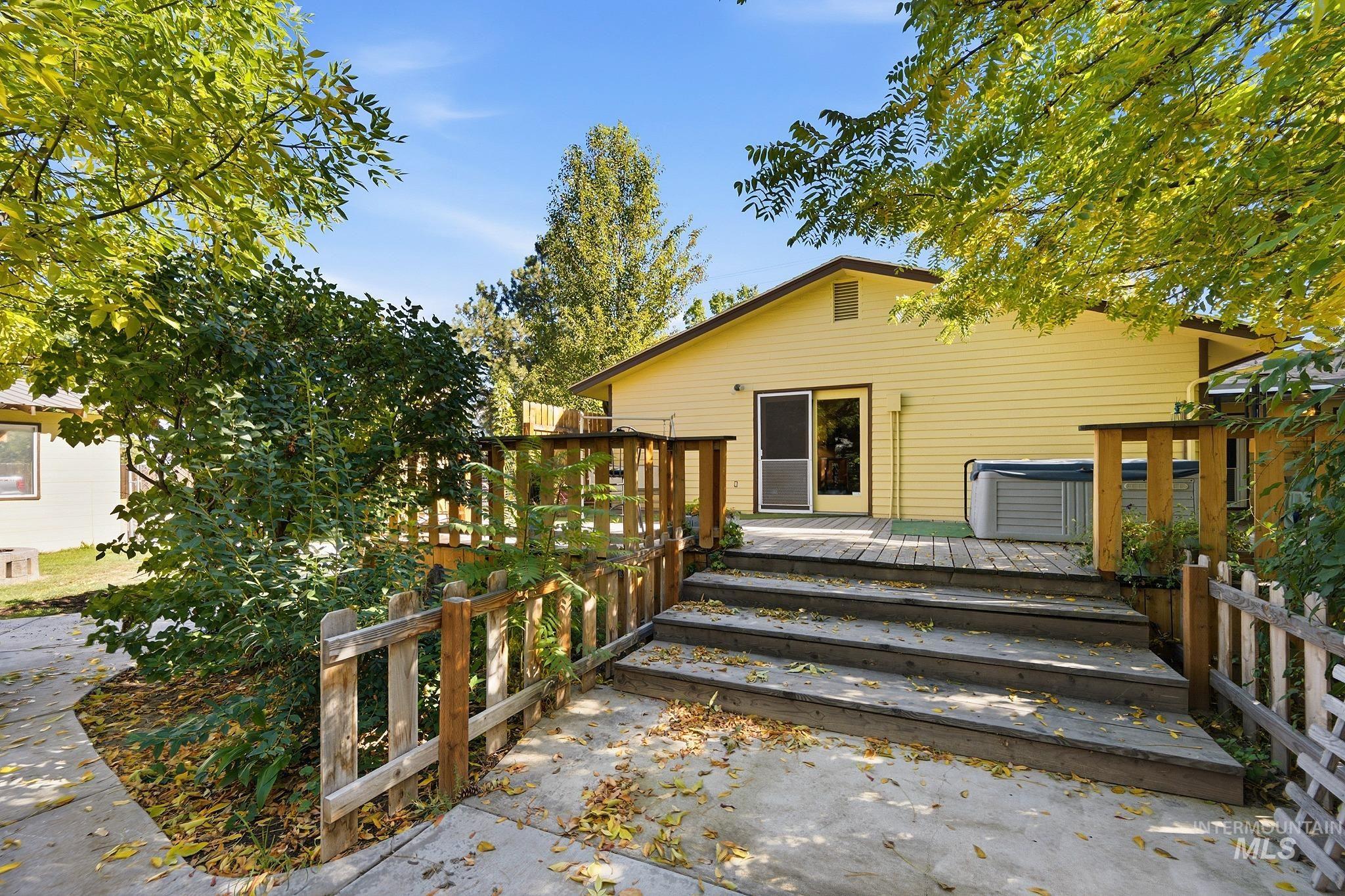 1015 N Maple Grove Rd, Boise, Idaho 83704, 3 Bedrooms, 2 Bathrooms, Residential For Sale, Price $630,000, 99004034