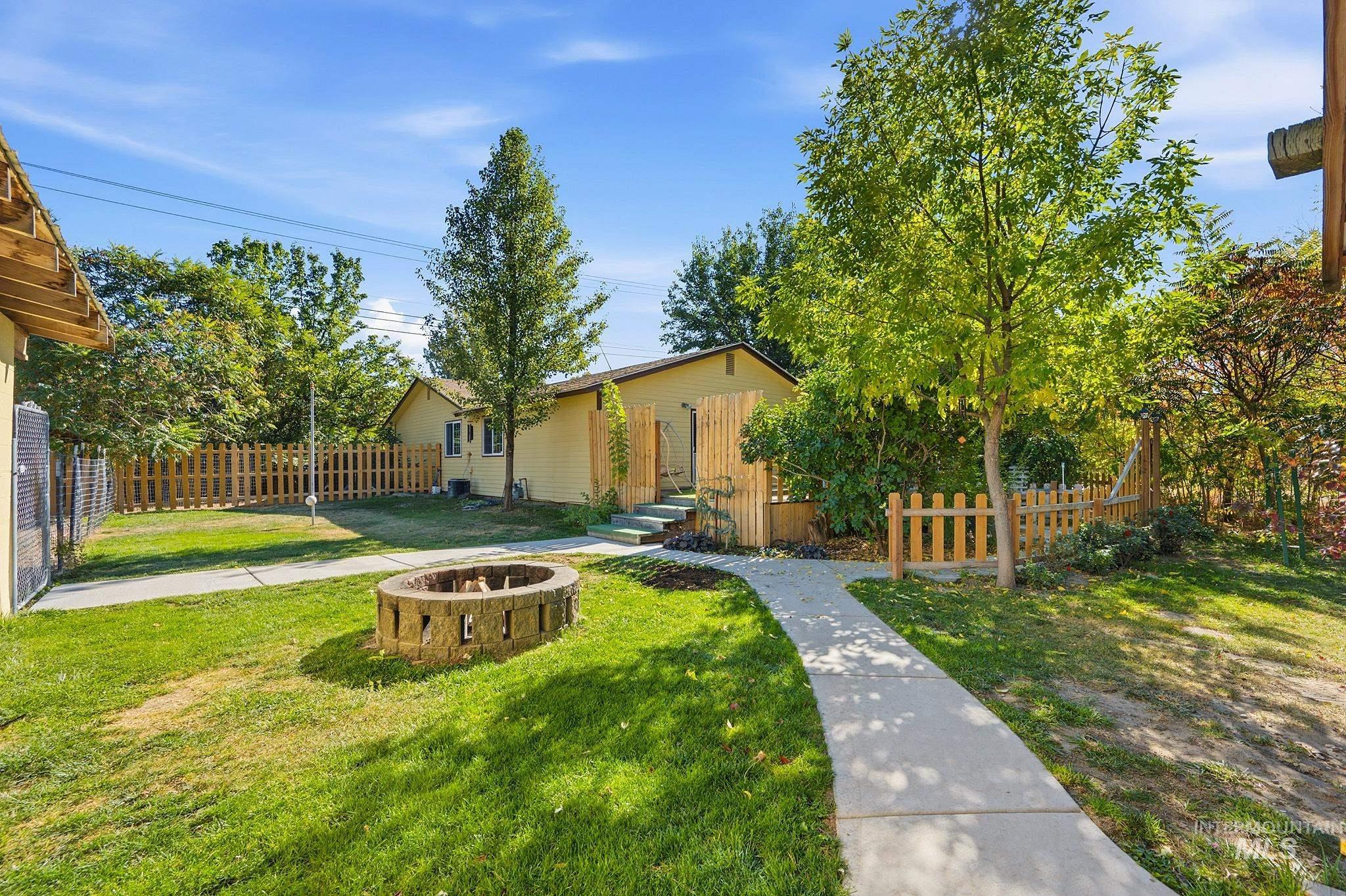 1015 N Maple Grove Rd, Boise, Idaho 83704, 3 Bedrooms, 2 Bathrooms, Residential For Sale, Price $630,000, 99004034