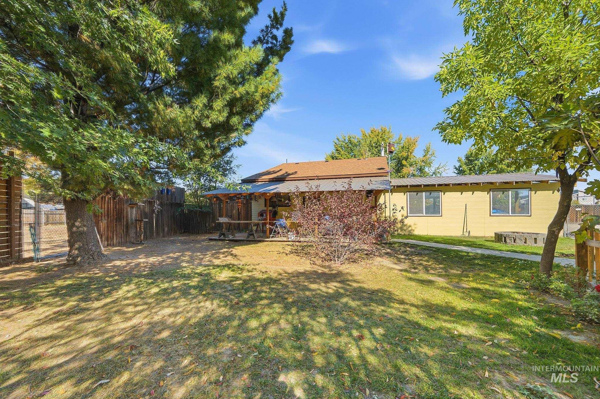 1015 N Maple Grove Rd, Boise, Idaho 83704, 3 Bedrooms, 2 Bathrooms, Residential For Sale, Price $630,000, 99004034