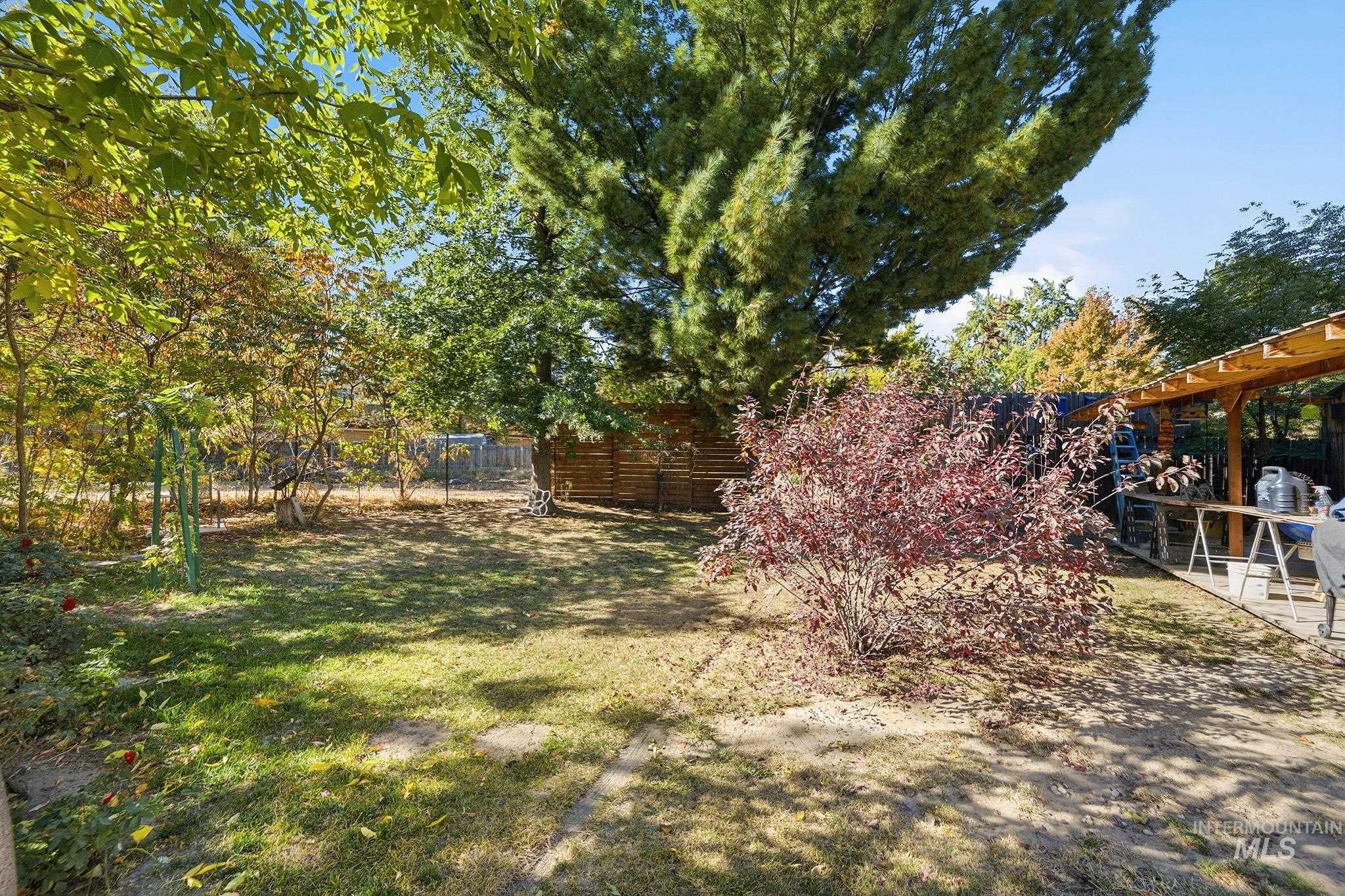 1015 N Maple Grove Rd, Boise, Idaho 83704, 3 Bedrooms, 2 Bathrooms, Residential For Sale, Price $630,000, 99004034