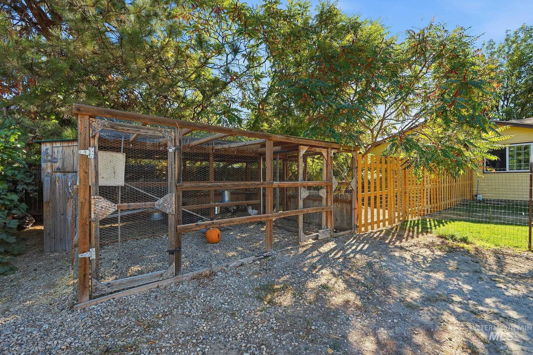 1015 N Maple Grove Rd, Boise, Idaho 83704, 3 Bedrooms, 2 Bathrooms, Residential For Sale, Price $630,000, 99004034