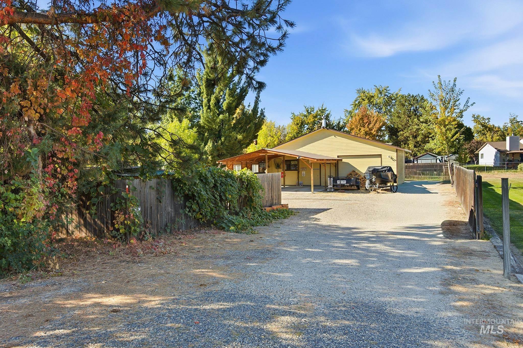 1015 N Maple Grove Rd, Boise, Idaho 83704, 3 Bedrooms, 2 Bathrooms, Residential For Sale, Price $630,000, 99004034