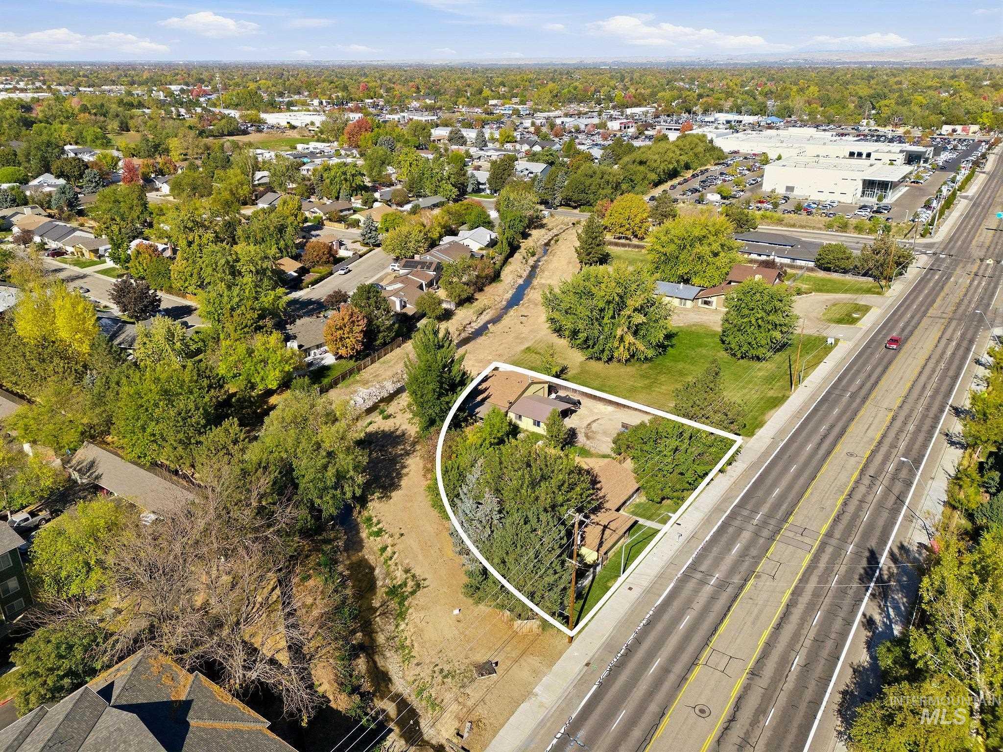 1015 N Maple Grove Rd, Boise, Idaho 83704, 3 Bedrooms, 2 Bathrooms, Residential For Sale, Price $630,000, 99004034