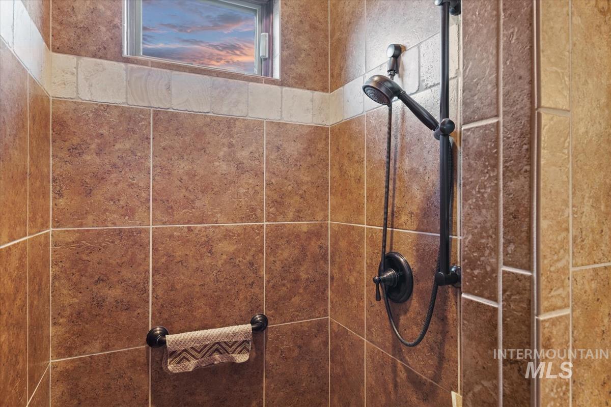 28 Southfork Ln, Garden Valley, Idaho 83622, 4 Bedrooms, 2.5 Bathrooms, Residential For Sale, Price $1,175,000,MLS 99004038