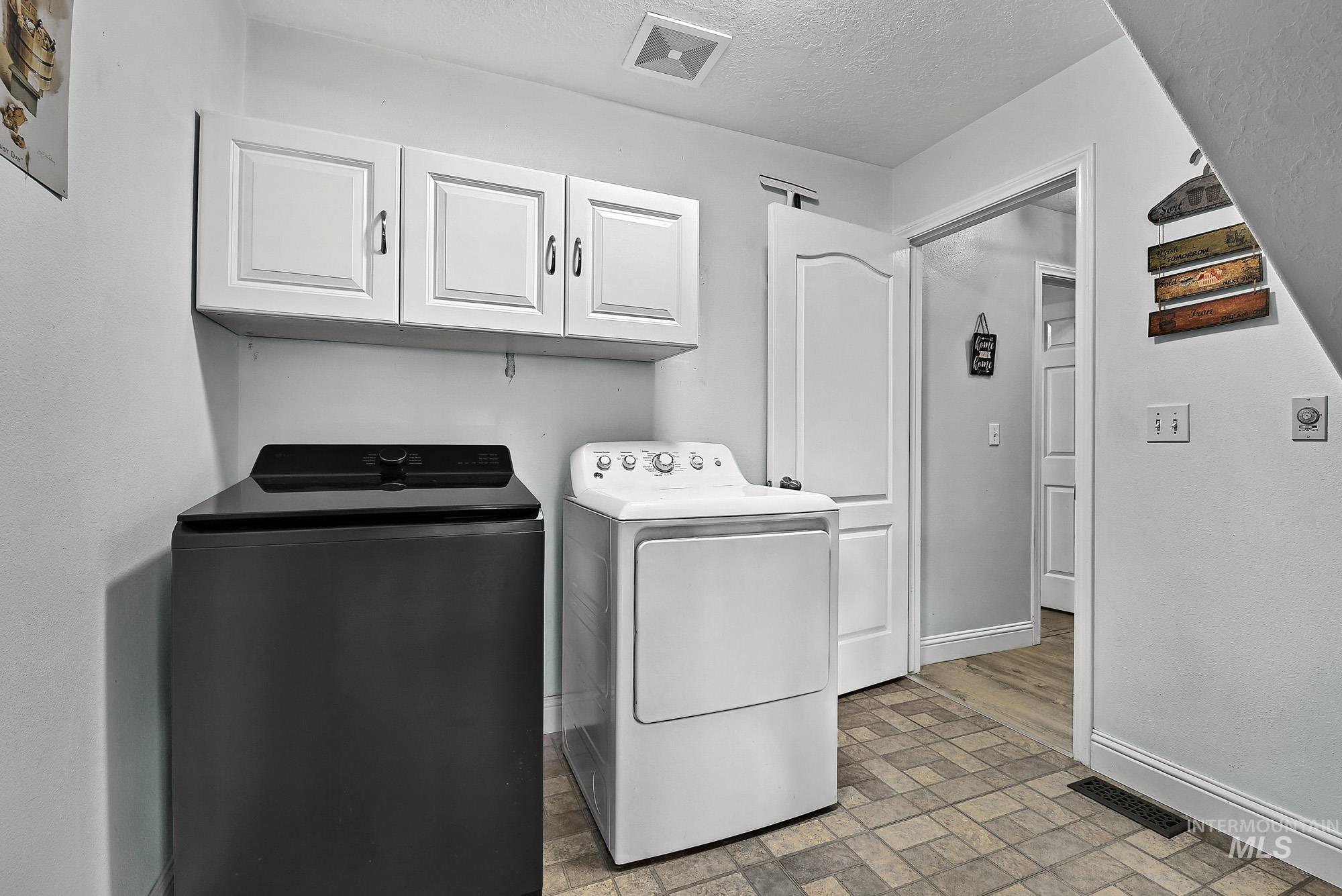 5865 S Cello Place, Boise, Idaho 83709, 3 Bedrooms, 2 Bathrooms, Residential For Sale, Price $589,000,MLS 99004039