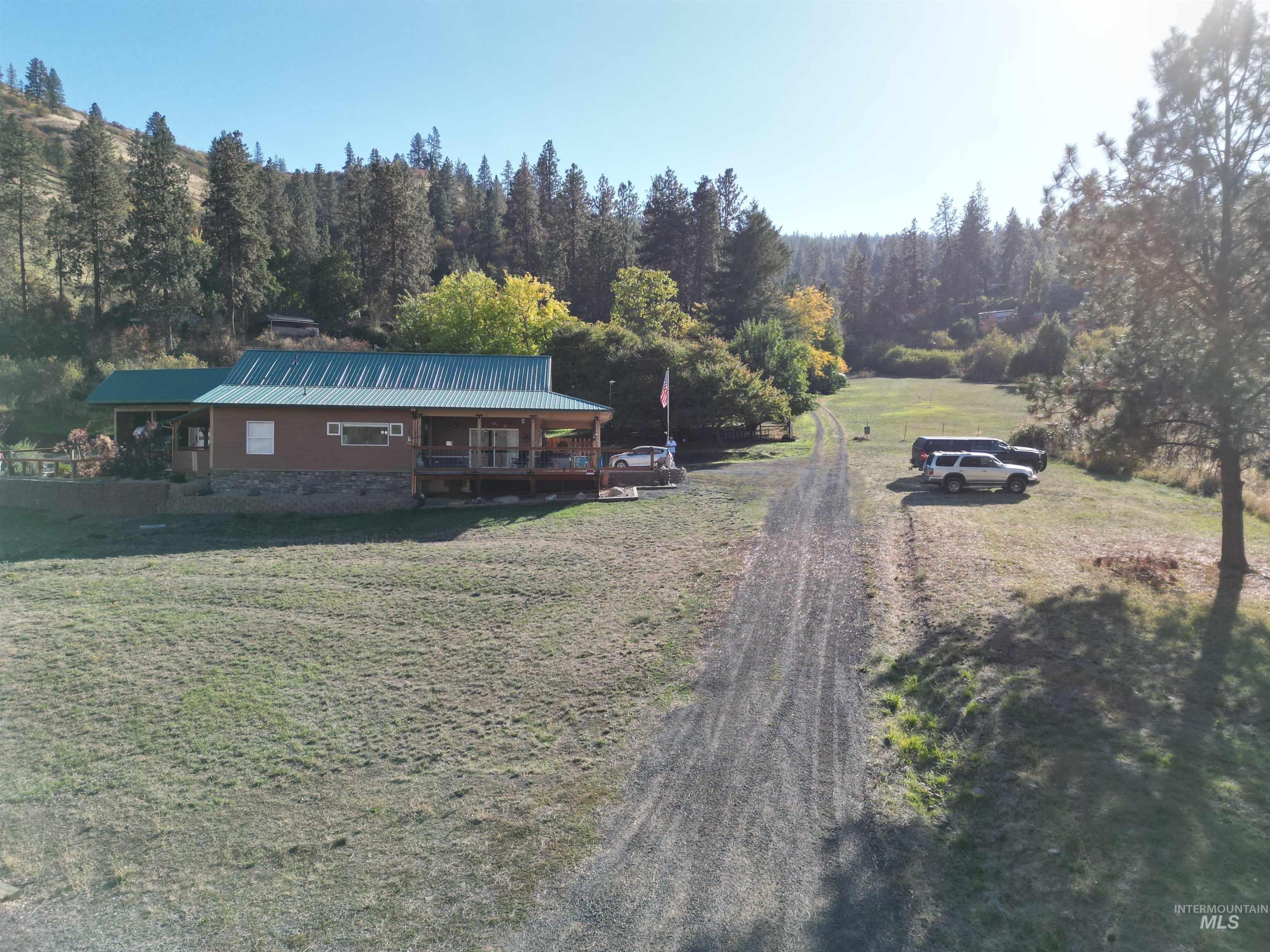 18631 Walnut Lane, Lenore, Idaho 83541, 2 Bedrooms, 2 Bathrooms, Residential For Sale, Price $549,000, 99004040