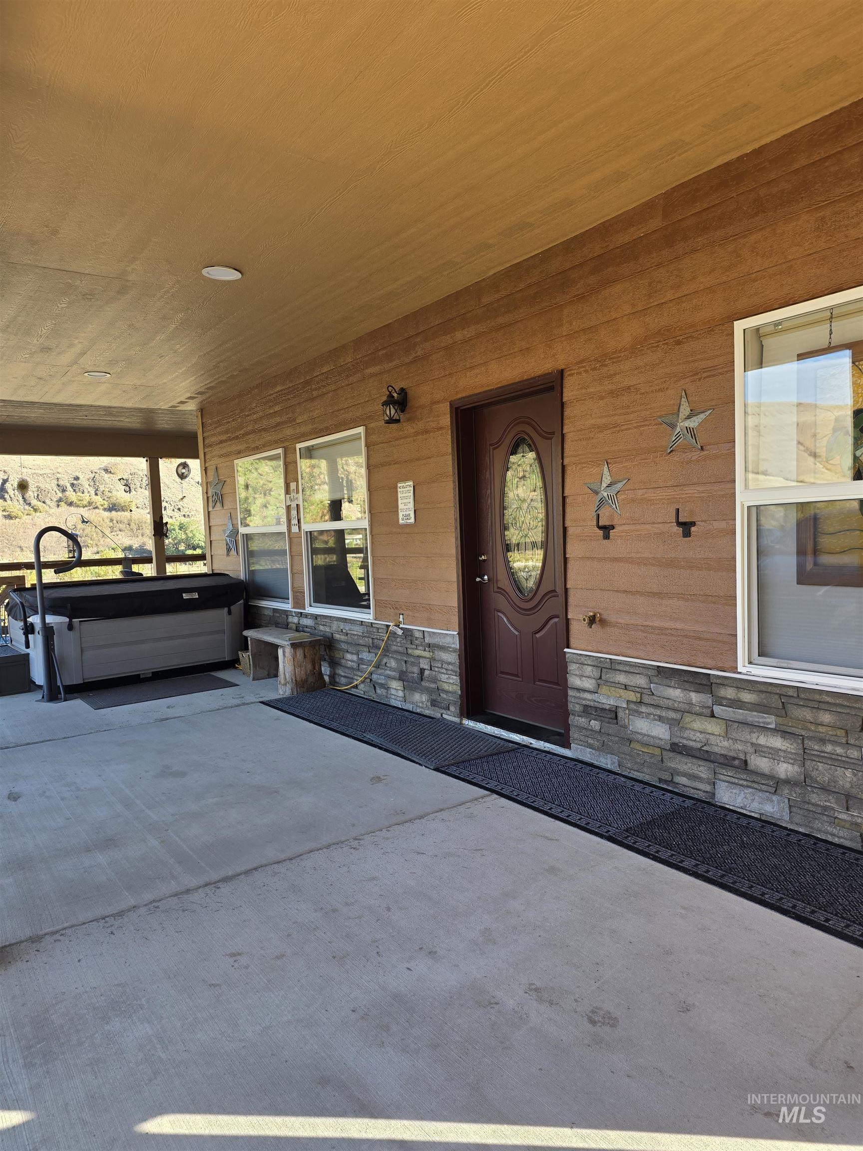 18631 Walnut Lane, Lenore, Idaho 83541, 2 Bedrooms, 2 Bathrooms, Residential For Sale, Price $549,000, 99004040