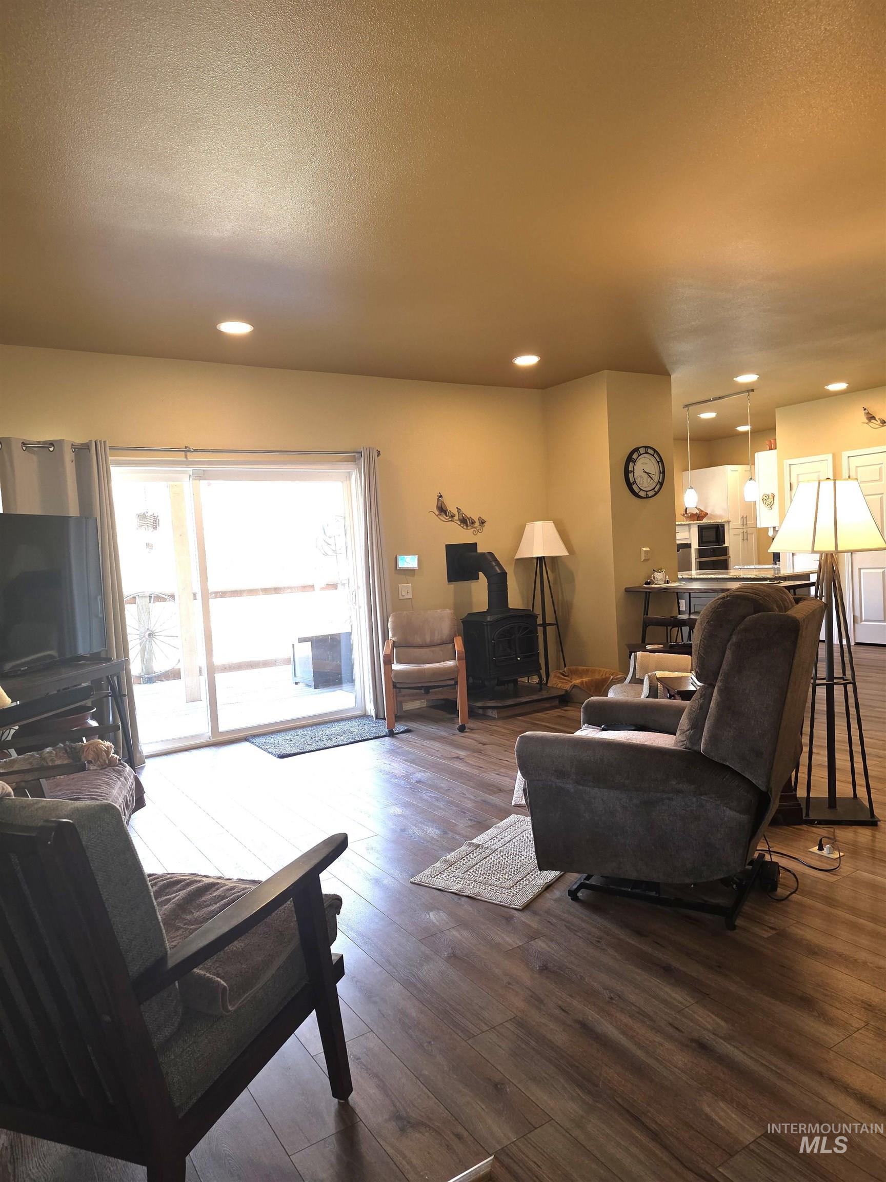 18631 Walnut Lane, Lenore, Idaho 83541, 2 Bedrooms, 2 Bathrooms, Residential For Sale, Price $549,000, 99004040