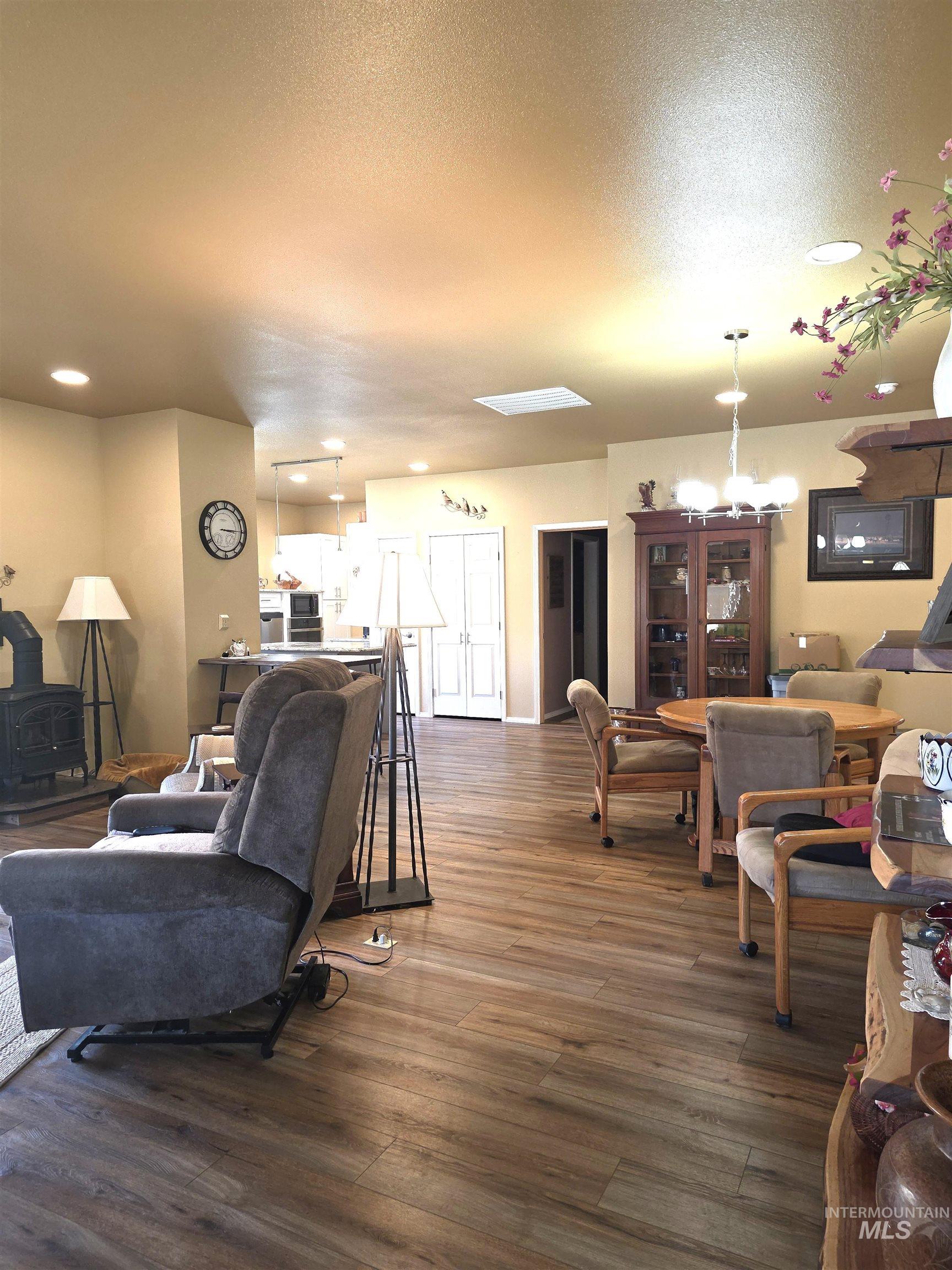 18631 Walnut Lane, Lenore, Idaho 83541, 2 Bedrooms, 2 Bathrooms, Residential For Sale, Price $549,000, 99004040