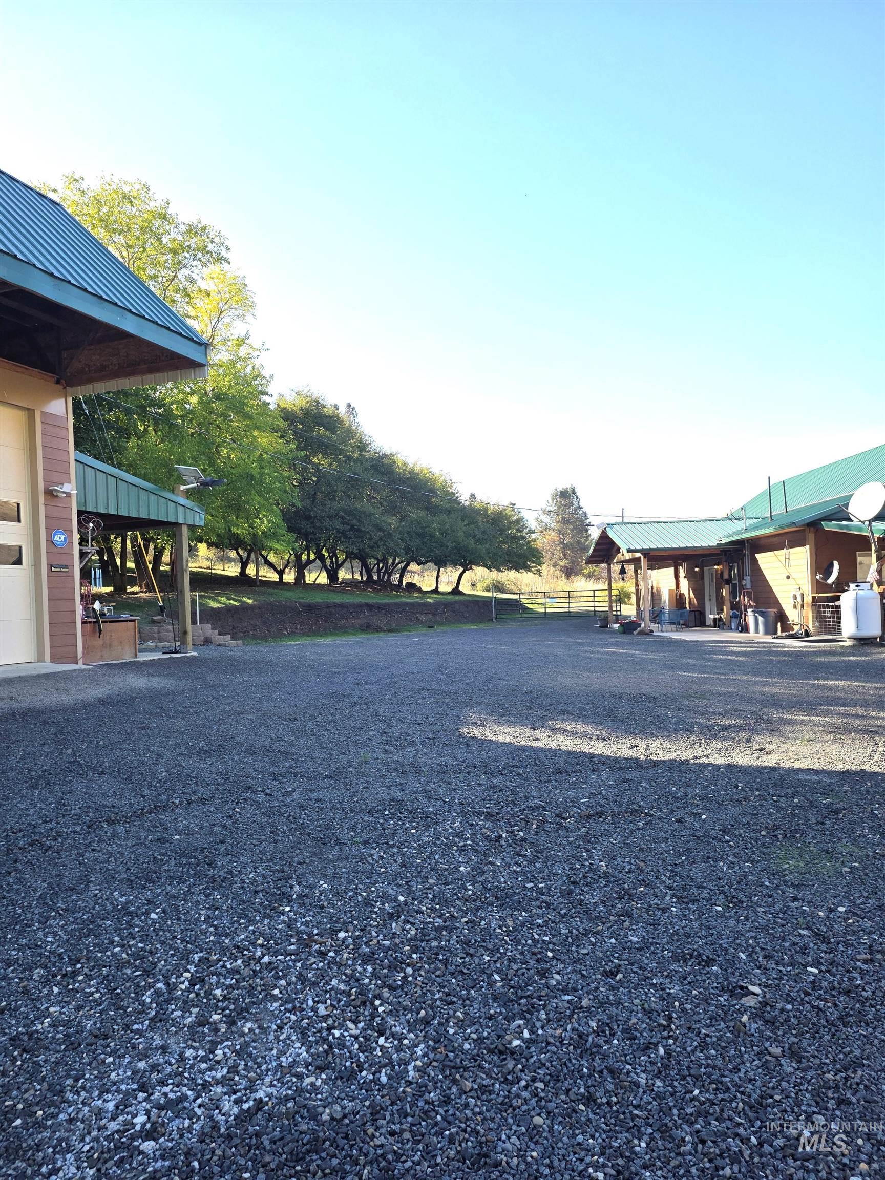 18631 Walnut Lane, Lenore, Idaho 83541, 2 Bedrooms, 2 Bathrooms, Residential For Sale, Price $549,000, 99004040