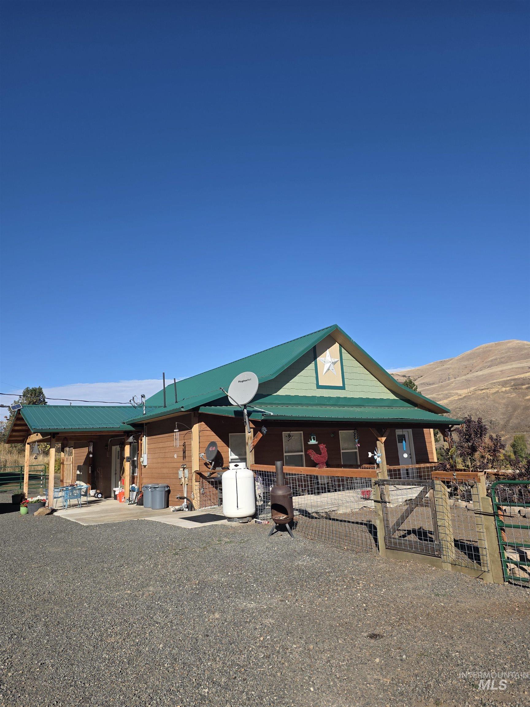 18631 Walnut Lane, Lenore, Idaho 83541, 2 Bedrooms, 2 Bathrooms, Residential For Sale, Price $549,000, 99004040