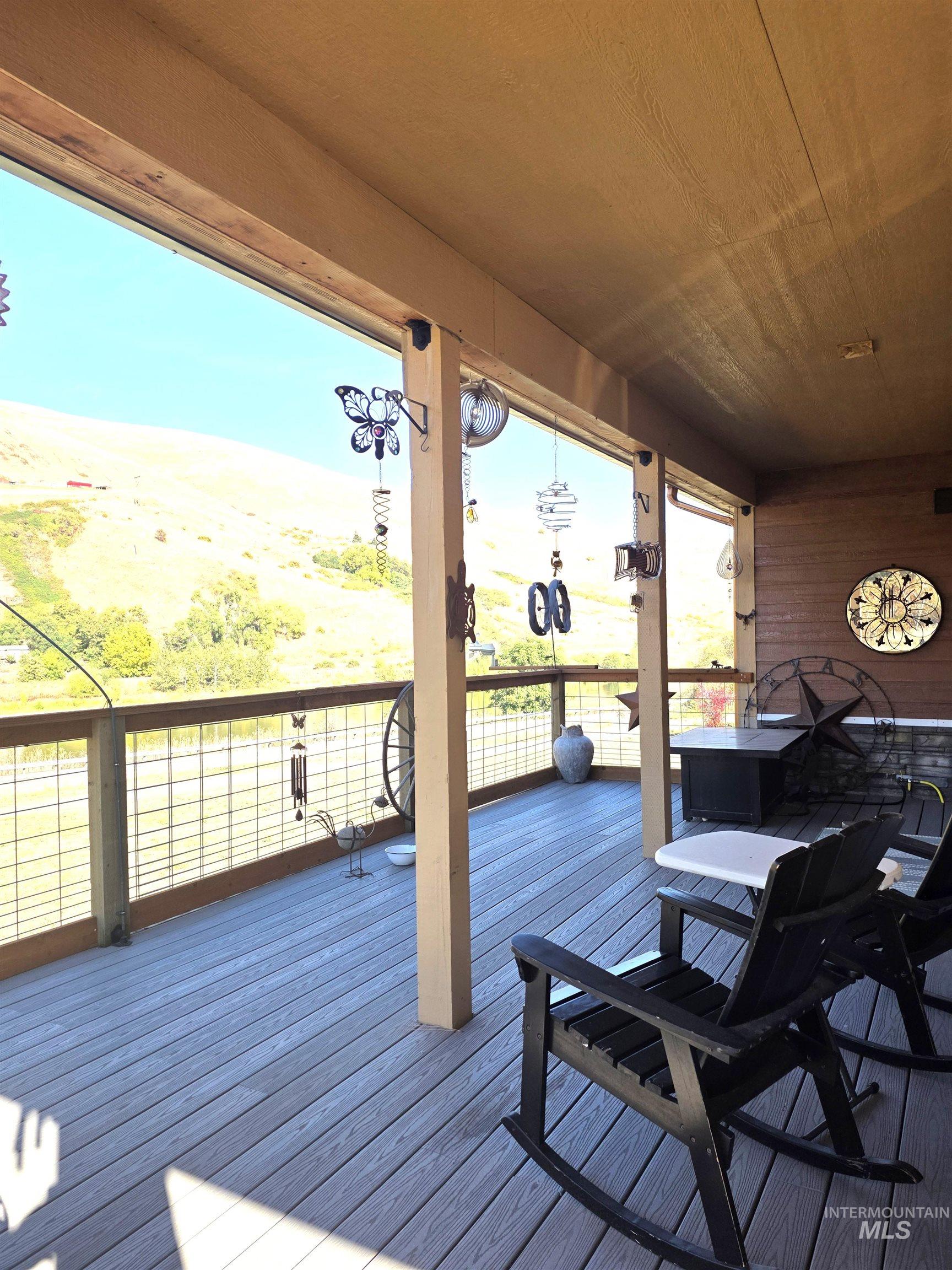 18631 Walnut Lane, Lenore, Idaho 83541, 2 Bedrooms, 2 Bathrooms, Residential For Sale, Price $549,000, 99004040