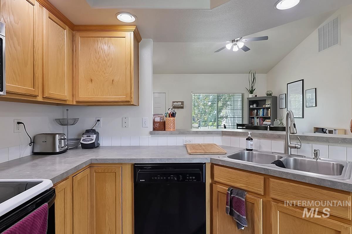 3700 E Downs Ave., Nampa, Idaho 83686, 3 Bedrooms, 2 Bathrooms, Residential For Sale, Price $374,000, 99004042