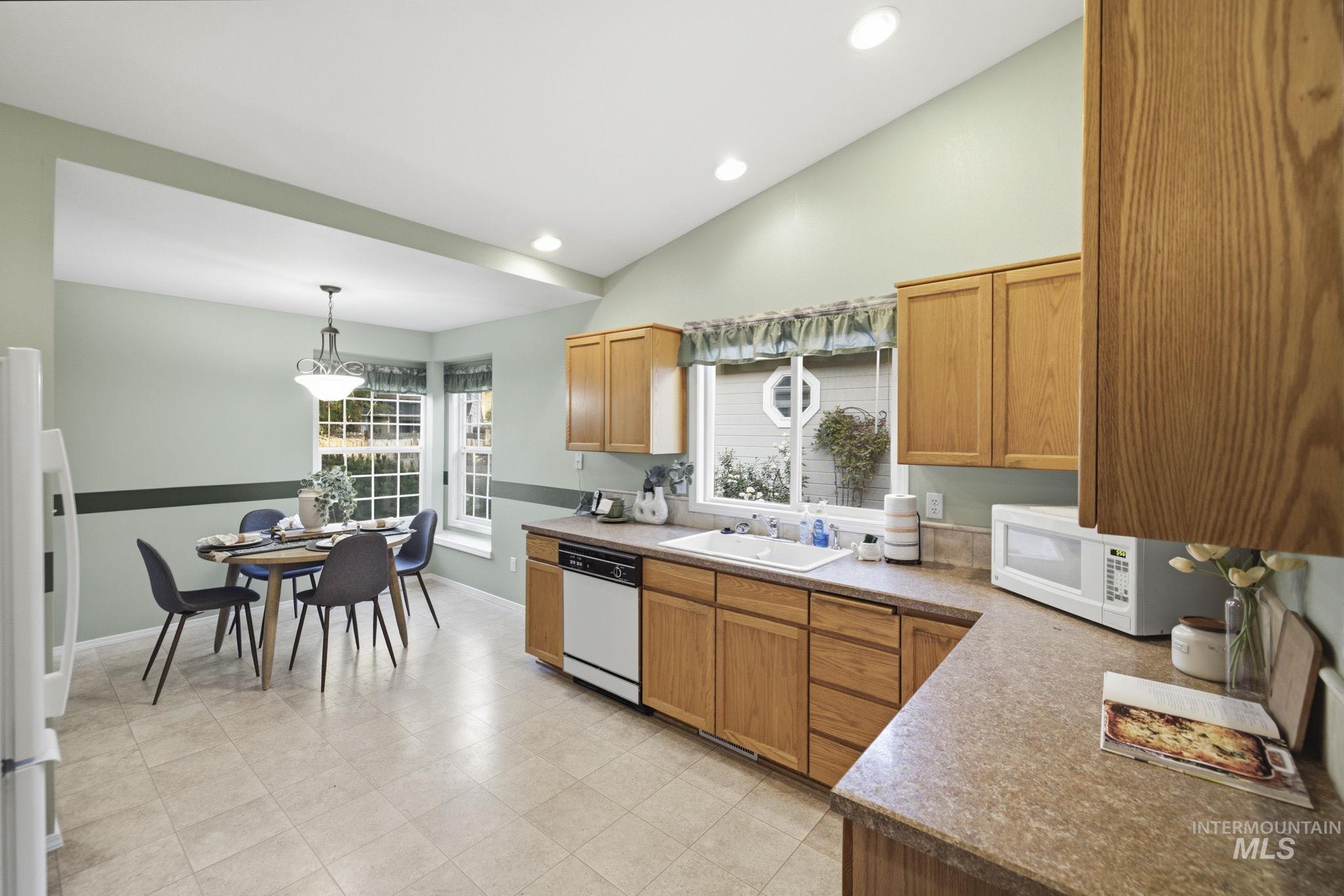 1451 E Silverton Ln., Boise, Idaho 83706, 2 Bedrooms, 2 Bathrooms, Residential For Sale, Price $400,000,MLS 99004043