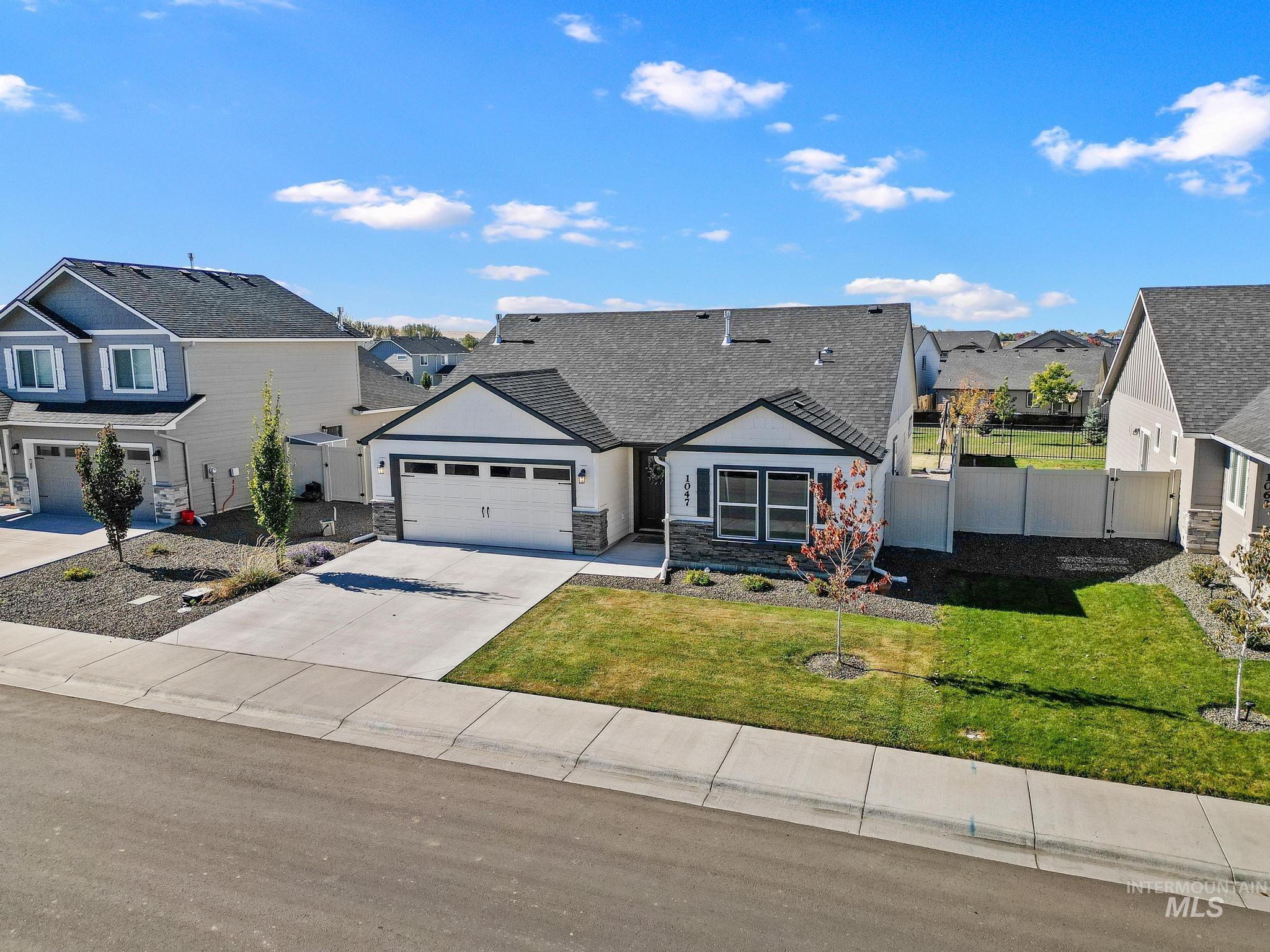 1047 N Rockdale Way, Kuna, Idaho 83634, 3 Bedrooms, 2 Bathrooms, Residential For Sale, Price $415,000,MLS 99004044
