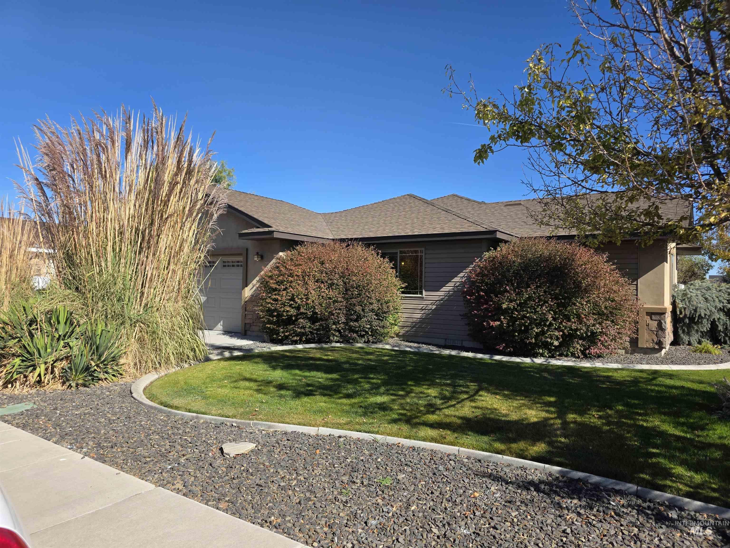 826 Hometowne Rd, Twin Falls, Idaho 83301, 3 Bedrooms, 2 Bathrooms, Residential For Sale, Price $485,000,MLS 99004045