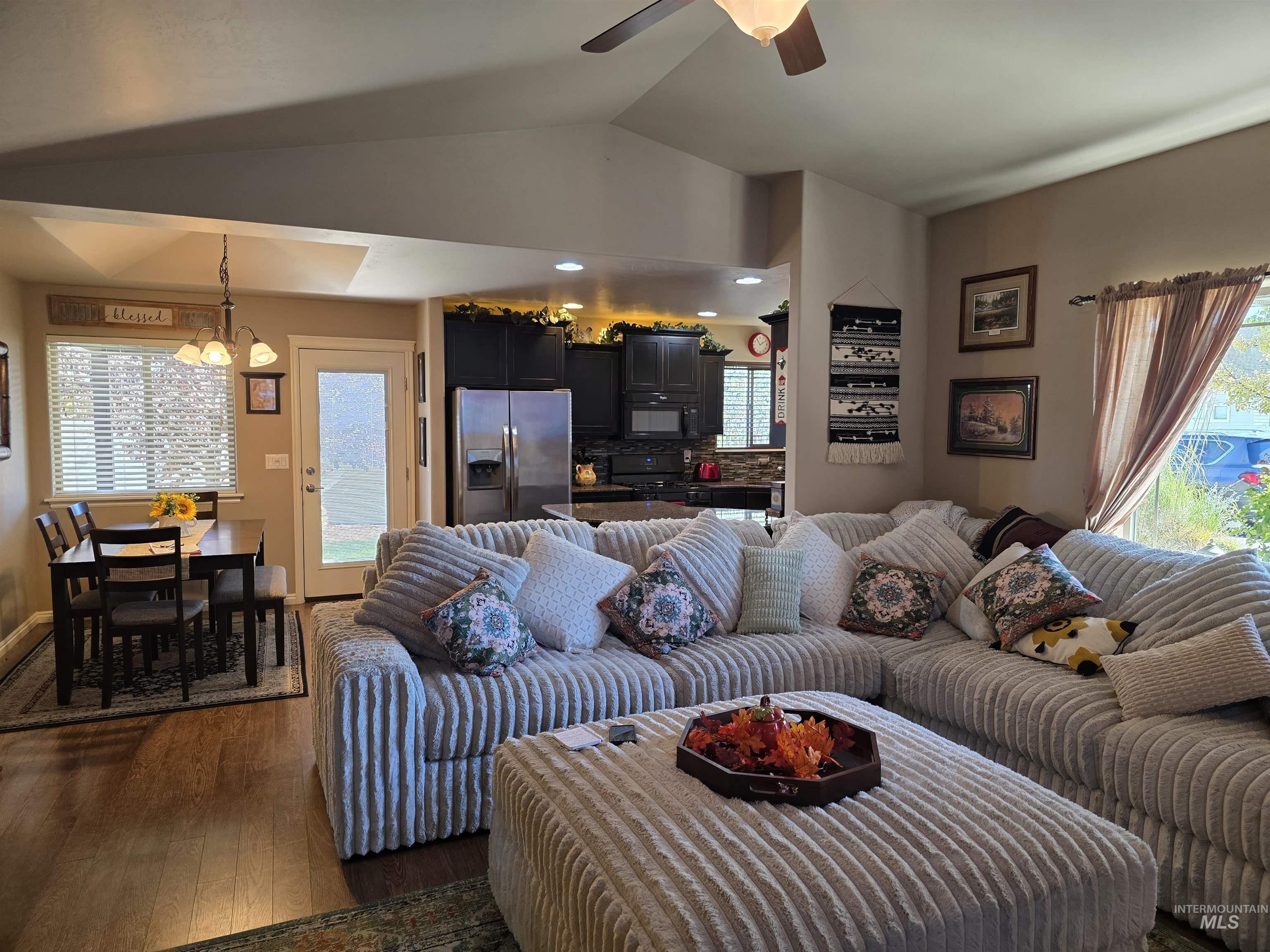 826 Hometowne Rd, Twin Falls, Idaho 83301, 3 Bedrooms, 2 Bathrooms, Residential For Sale, Price $485,000,MLS 99004045