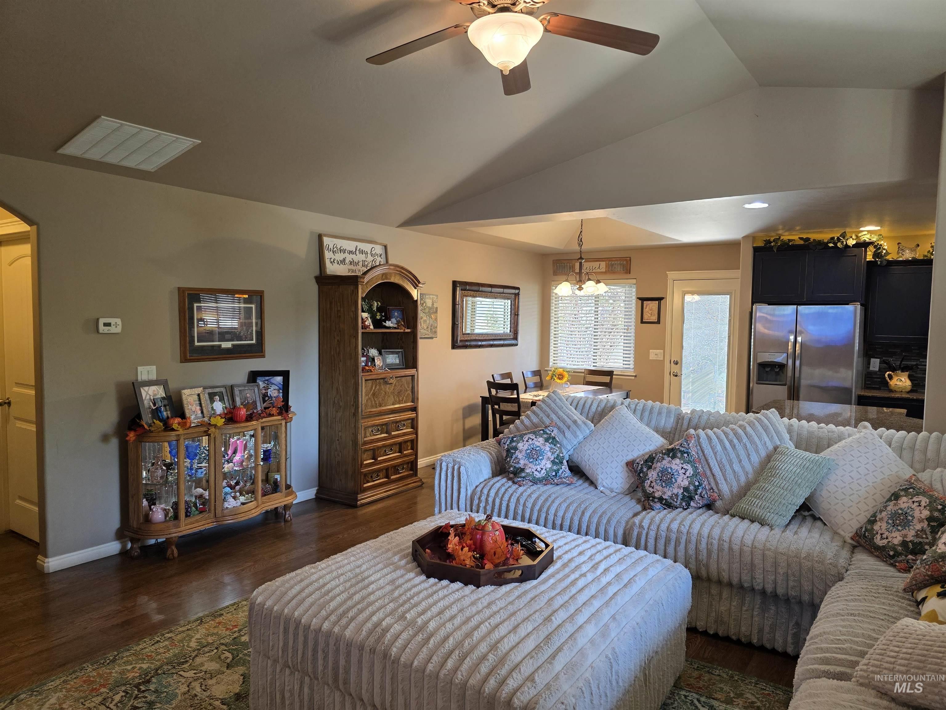 826 Hometowne Rd, Twin Falls, Idaho 83301, 3 Bedrooms, 2 Bathrooms, Residential For Sale, Price $485,000,MLS 99004045