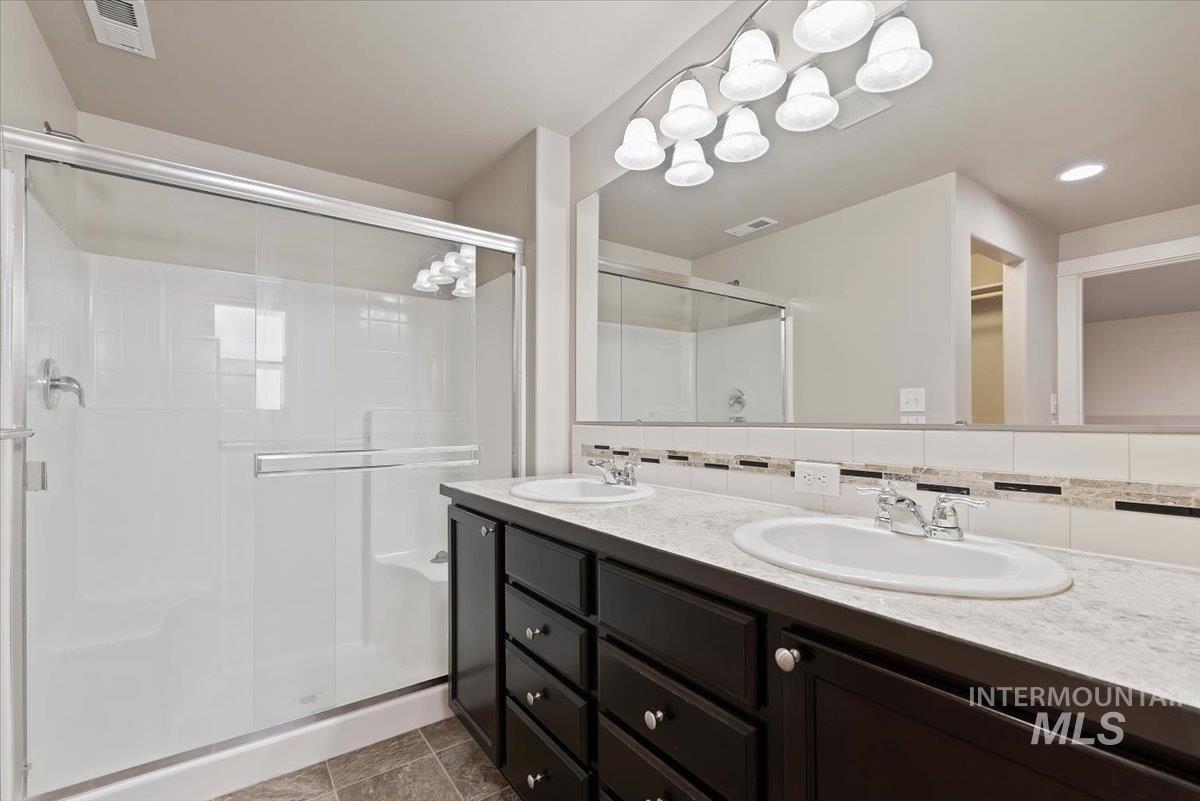 3805 S Windy Ridge Dr, Nampa, Idaho 83686, 3 Bedrooms, 2 Bathrooms, Residential For Sale, Price $395,000,MLS 99004048