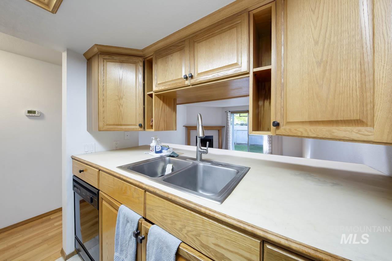6305 W Morris Hill Rd, Boise, Idaho 83704, 2 Bedrooms, 1.5 Bathrooms, Residential For Sale, Price $299,900,MLS 99004053