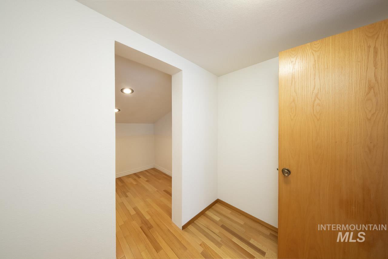 6305 W Morris Hill Rd, Boise, Idaho 83704, 2 Bedrooms, 1.5 Bathrooms, Residential For Sale, Price $299,900,MLS 99004053