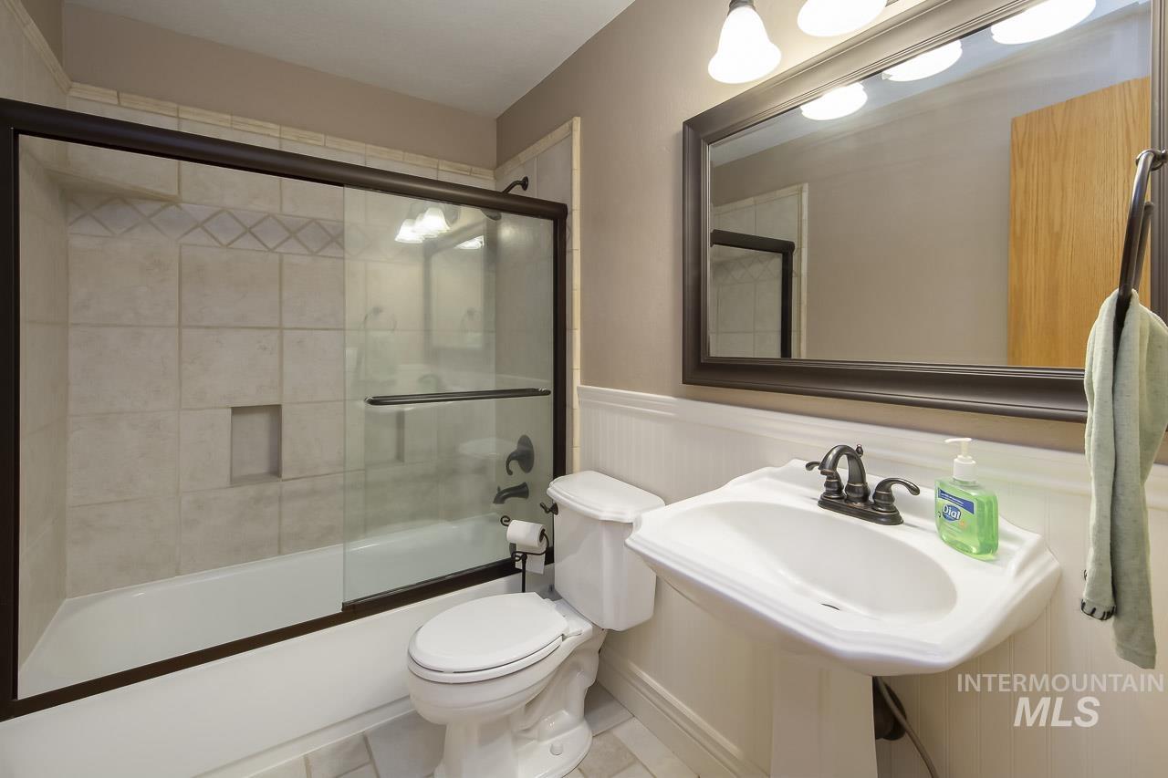6305 W Morris Hill Rd, Boise, Idaho 83704, 2 Bedrooms, 1.5 Bathrooms, Residential For Sale, Price $299,900,MLS 99004053