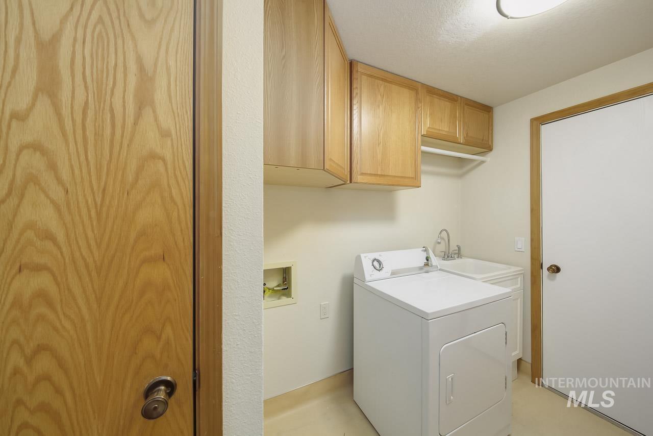 6305 W Morris Hill Rd, Boise, Idaho 83704, 2 Bedrooms, 1.5 Bathrooms, Residential For Sale, Price $299,900,MLS 99004053