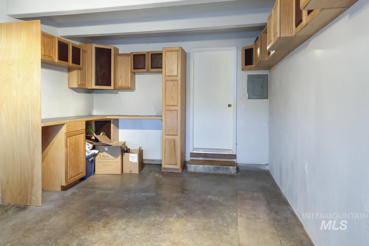 6305 W Morris Hill Rd, Boise, Idaho 83704, 2 Bedrooms, 1.5 Bathrooms, Residential For Sale, Price $299,900,MLS 99004053