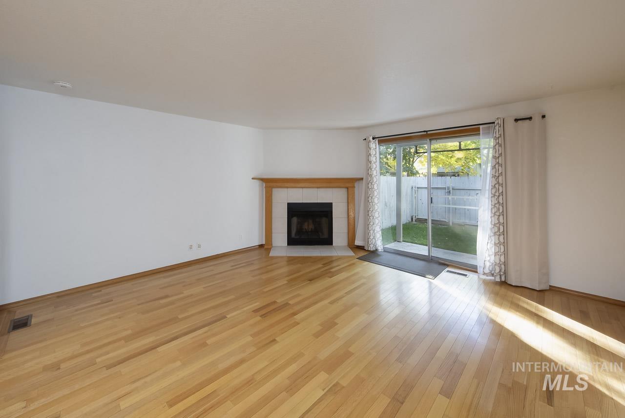 6305 W Morris Hill Rd, Boise, Idaho 83704, 2 Bedrooms, 1.5 Bathrooms, Residential For Sale, Price $299,900,MLS 99004053