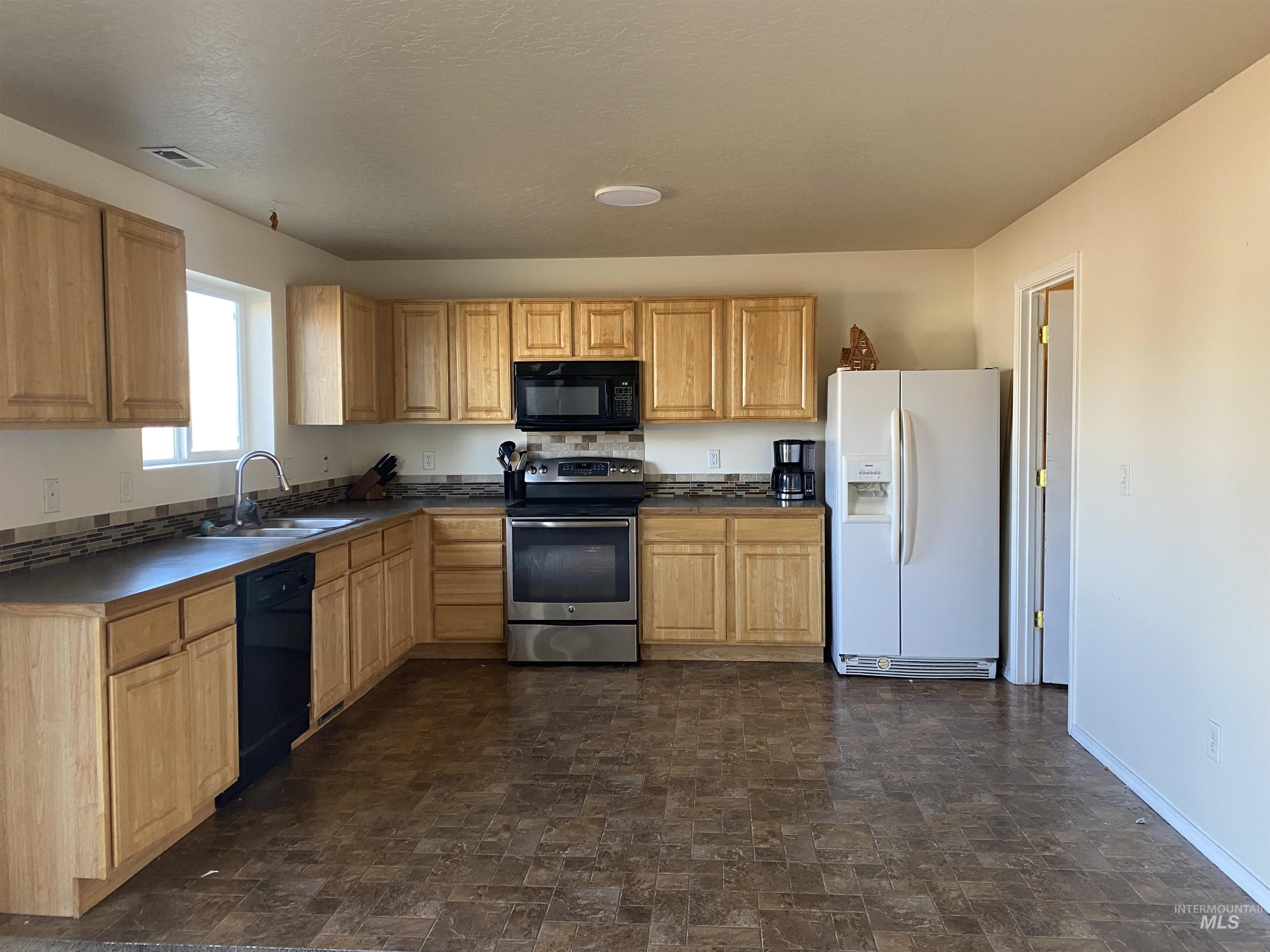 3201 Windward St, Caldwell, Idaho 83605, 5 Bedrooms, 2.5 Bathrooms, Residential For Sale, Price $349,900,MLS 99004064