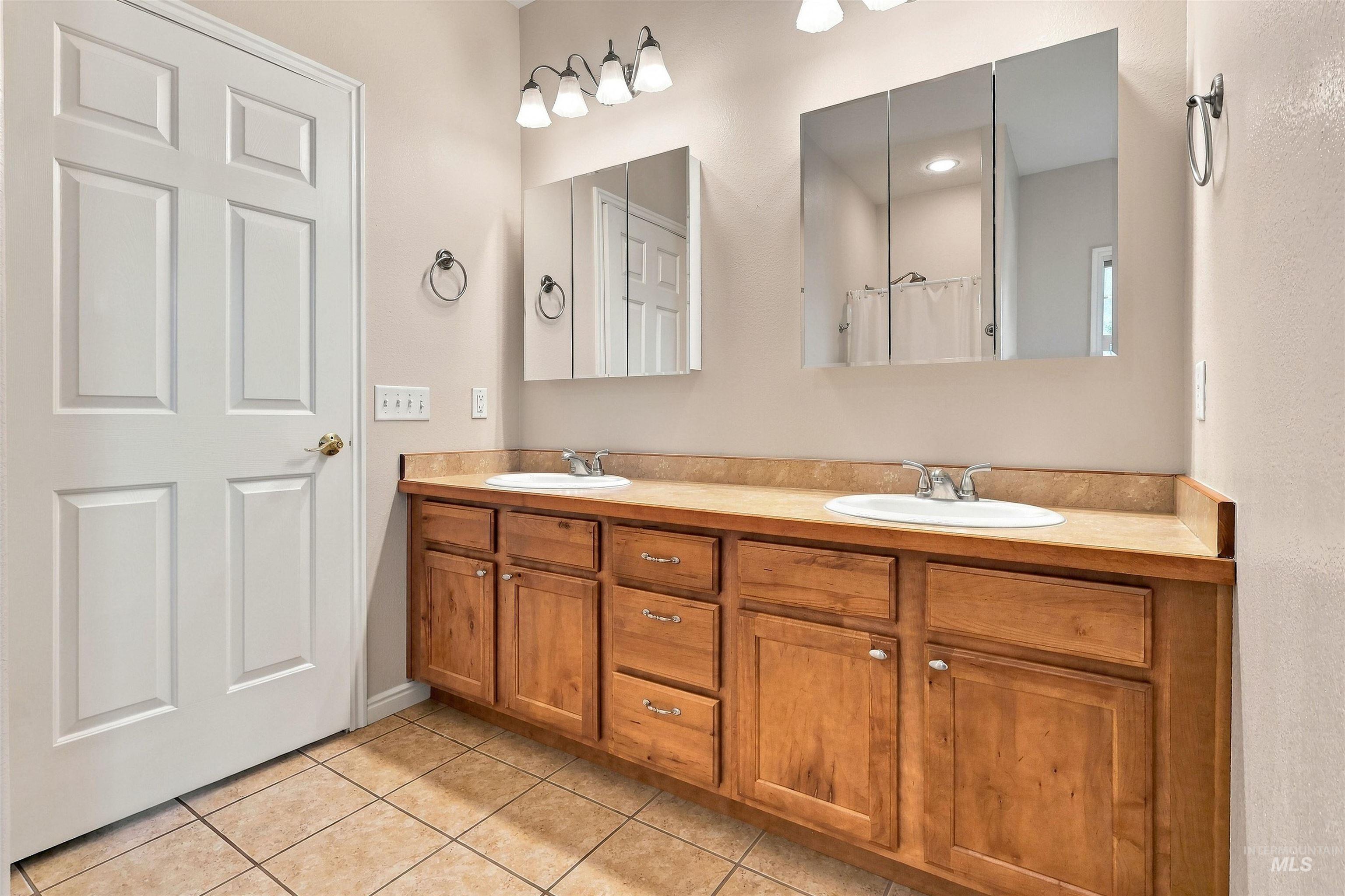 431 Pratt Pl, Burley, Idaho 83318, 3 Bedrooms, 2 Bathrooms, Residential For Sale, Price $394,000,MLS 99004067