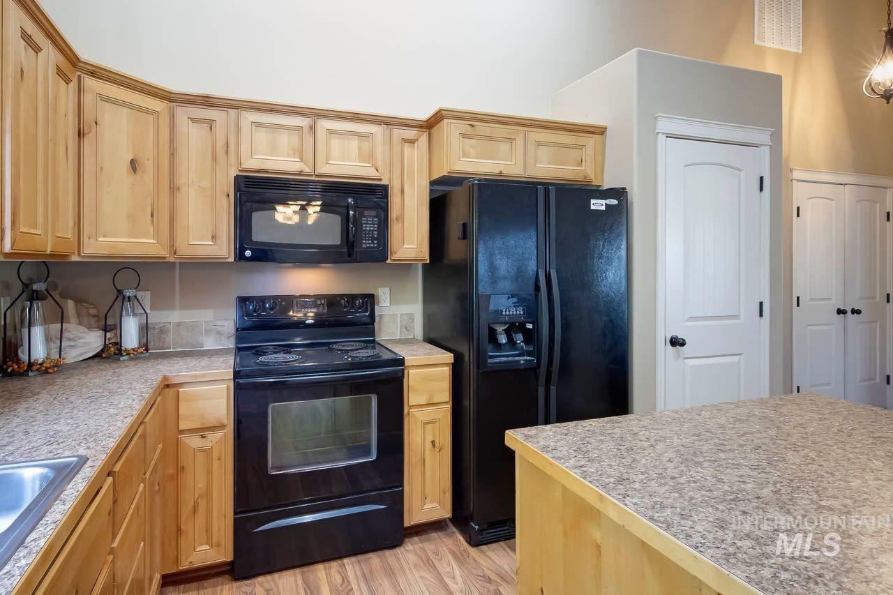 10262 W Breckfield Street, Boise, Idaho 83709, 3 Bedrooms, 2 Bathrooms, Residential For Sale, Price $359,990,MLS 99004068