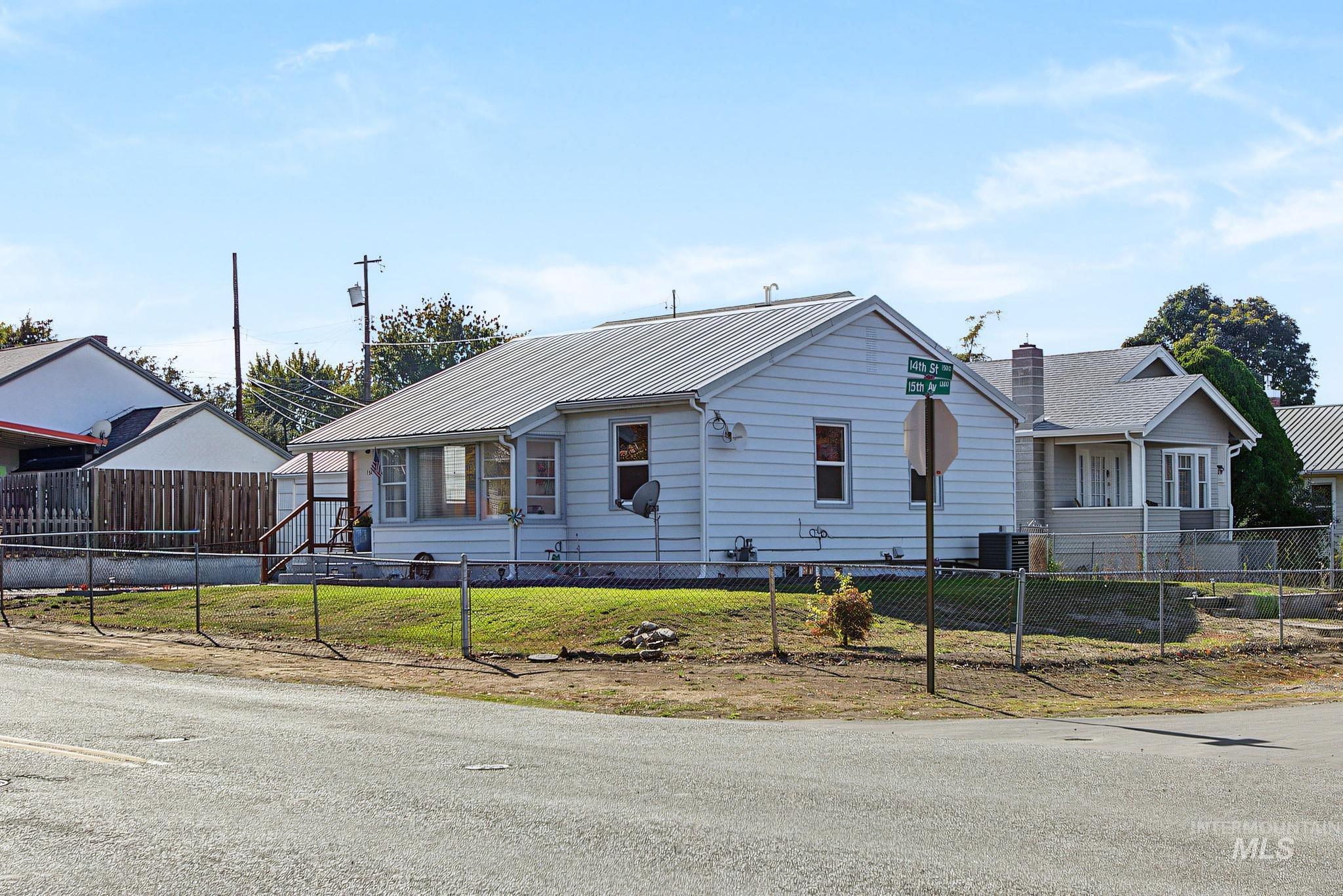 1506 14th St, Lewiston, Idaho 83501, 2 Bedrooms, 2 Bathrooms, Residential For Sale, Price $322,000,MLS 99004076
