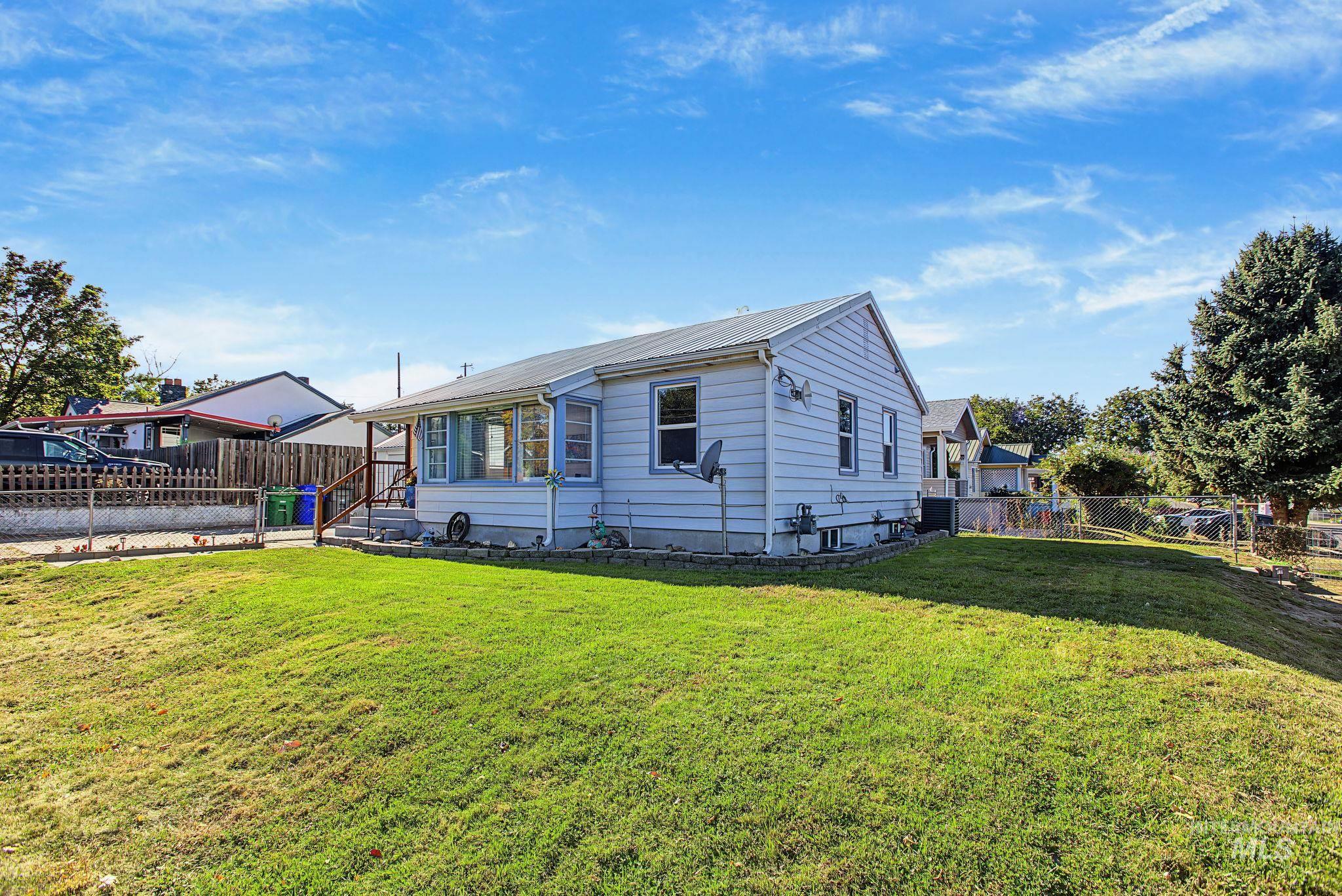 1506 14th St, Lewiston, Idaho 83501, 2 Bedrooms, 2 Bathrooms, Residential For Sale, Price $322,000,MLS 99004076