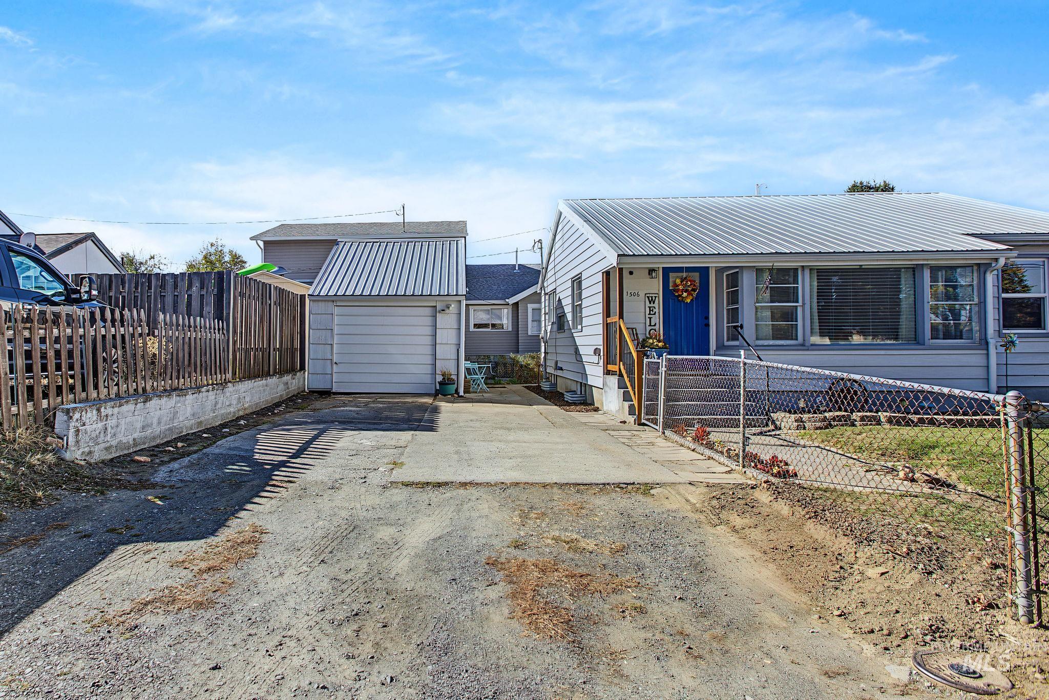 1506 14th St, Lewiston, Idaho 83501, 2 Bedrooms, 2 Bathrooms, Residential For Sale, Price $322,000,MLS 99004076