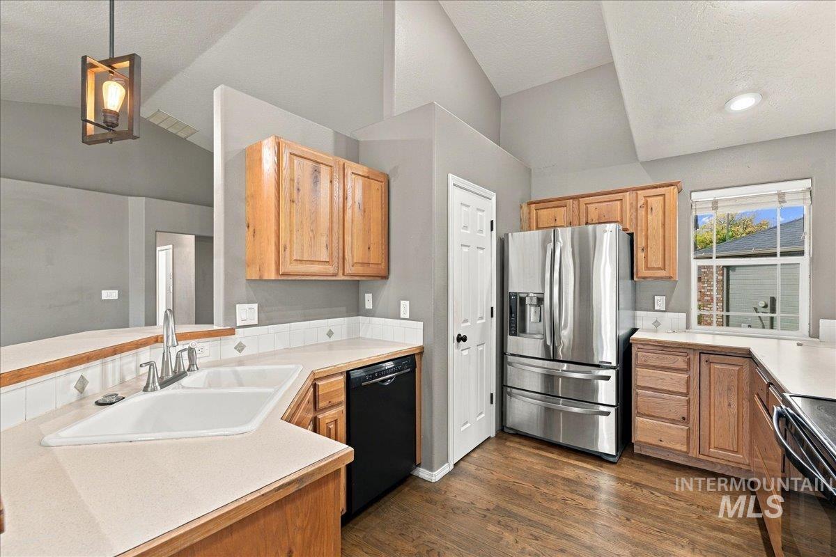 4664 N Syracuse Pl, Boise, Idaho 83713, 5 Bedrooms, 3 Bathrooms, Residential For Sale, Price $595,000, 99004077