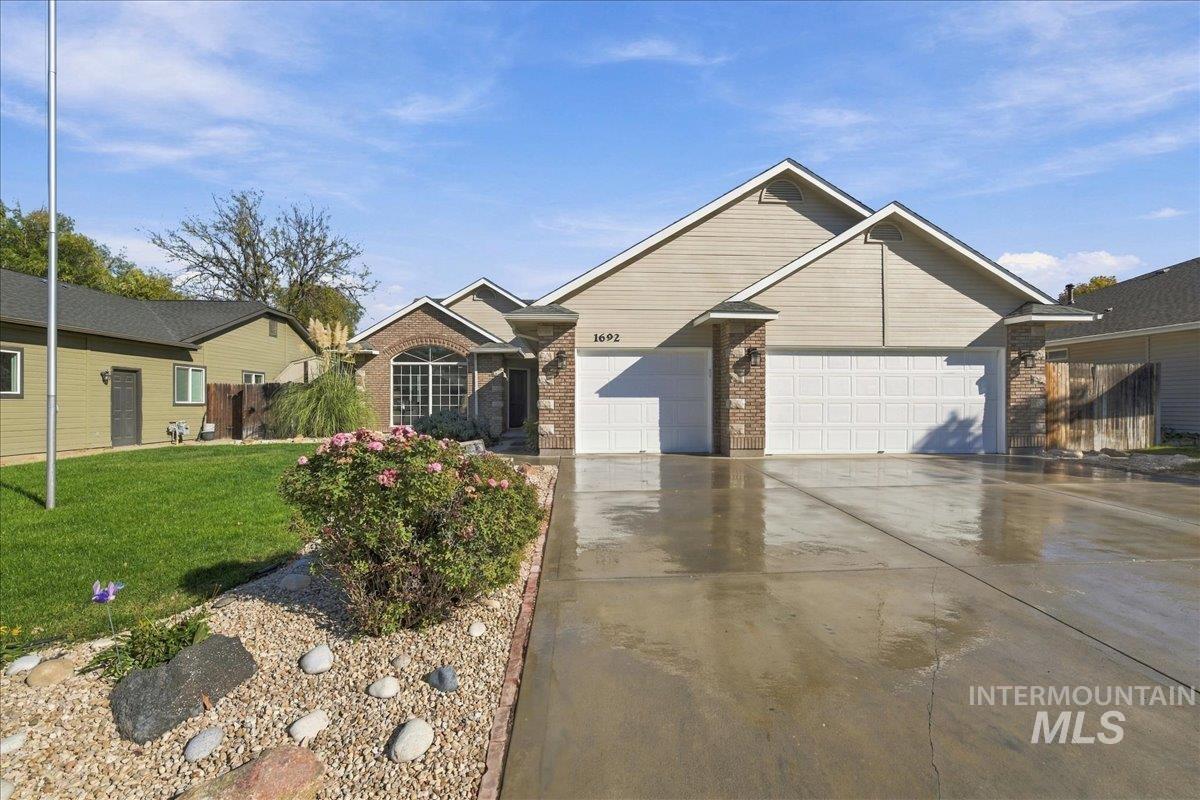 1692 S Goldsmith Ave, Meridian, Idaho 83642, 4 Bedrooms, 2 Bathrooms, Residential For Sale, Price $579,000, 99004084