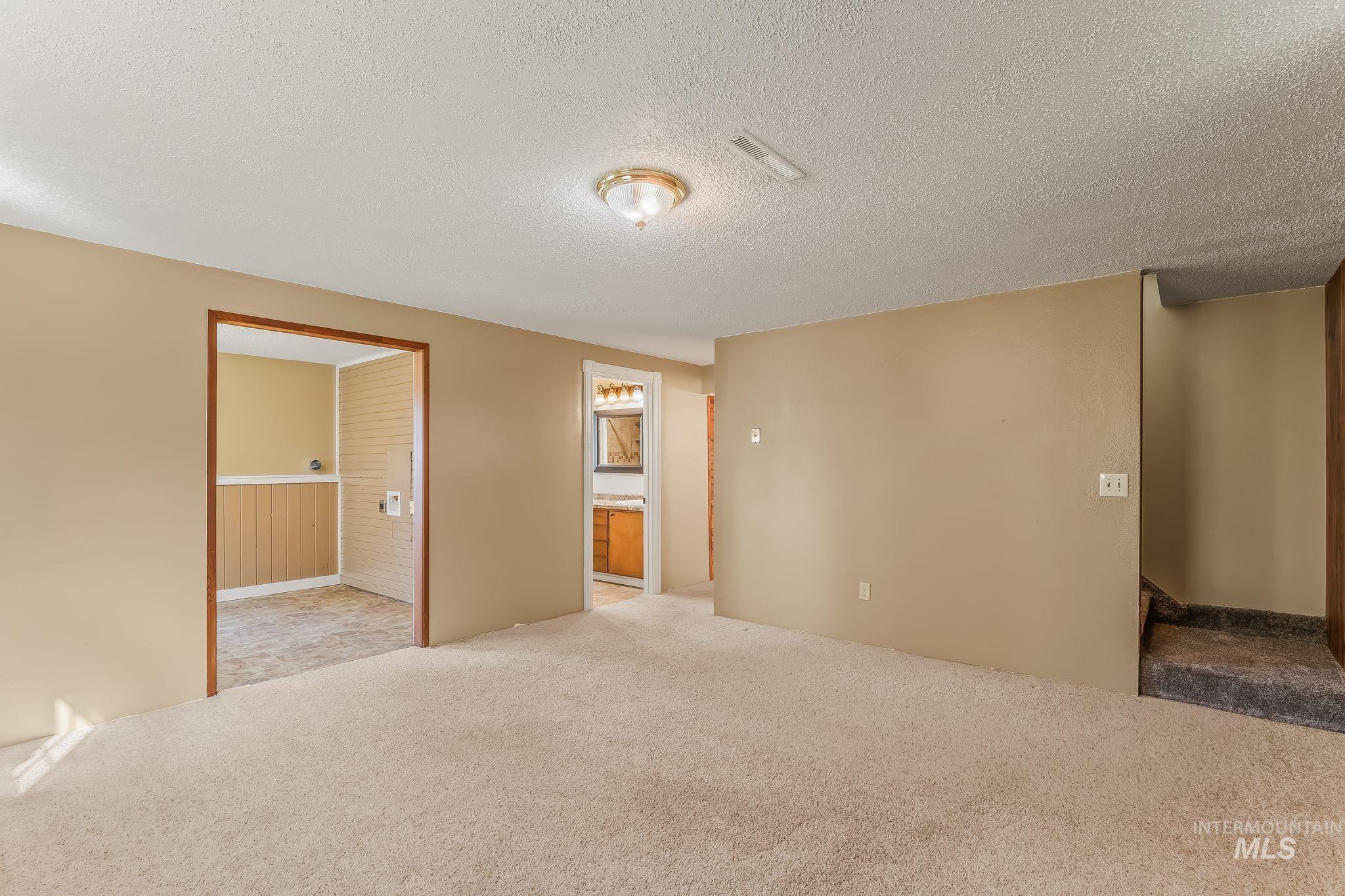 1039 Hemlock Dr, Lewiston, Idaho 83501, 4 Bedrooms, 2 Bathrooms, Residential For Sale, Price $425,000, 99004088
